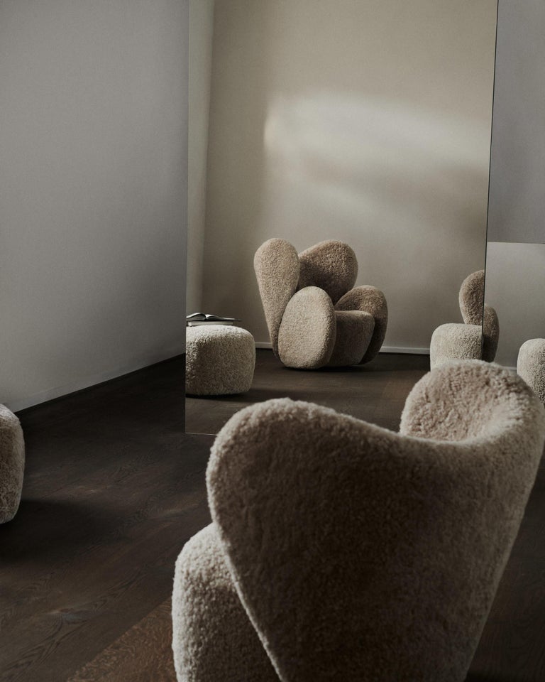 https://a.1stdibscdn.com/little-big-chair-swivel-armchair-in-sheepskin-moonlight-by-norr11-for-sale-picture-14/f_31233/f_334393721679568259355/221011_NORR1152480_Morten_Bentzon_master.jpg?width=768
