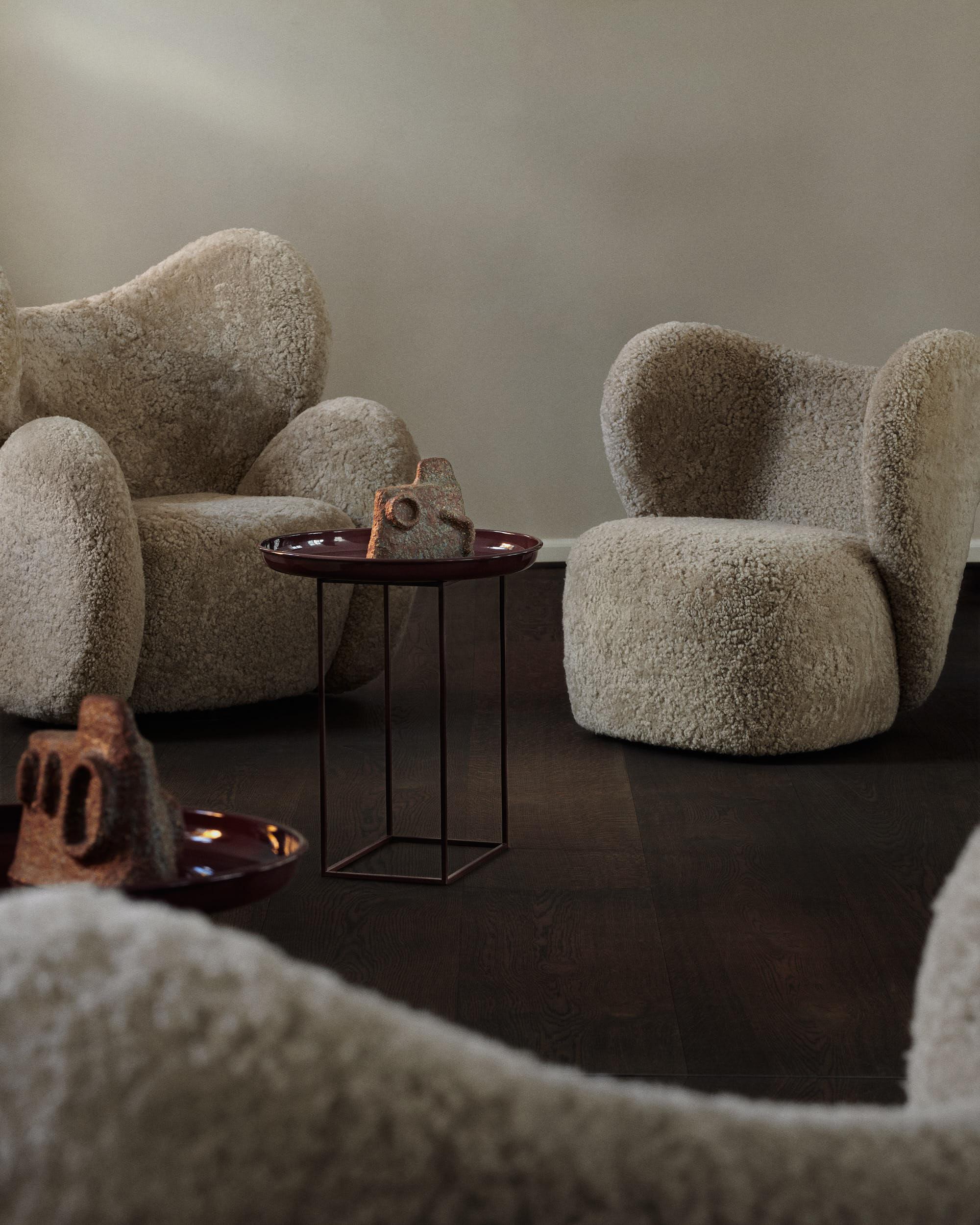 https://a.1stdibscdn.com/big-big-chair-armchair-in-sheepskin-moonlight-by-norr11-for-sale-picture-3/f_31233/f_323860921674558044654/221011_NORR1152503_Morten_Bentzon_master.jpg