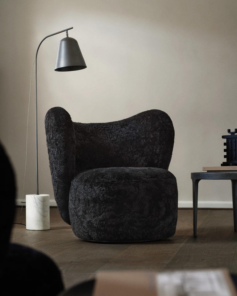 https://a.1stdibscdn.com/little-big-chair-swivel-armchair-in-sheepskin-sahara-by-norr11-for-sale-picture-4/f_31233/f_334395721679568821506/221011_NORR1152518_Morten_Bentzon_master.jpg?width=768