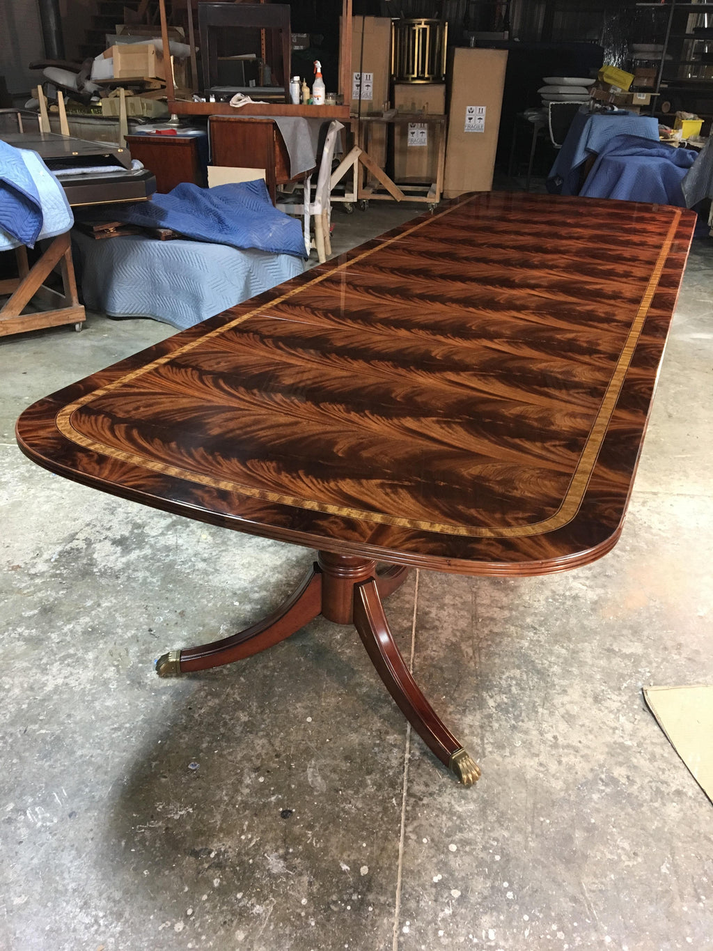 https://a.1stdibscdn.com/traditional-mahogany-georgian-style-banquet-dining-table-by-leighton-hall-for-sale-picture-5/f_44162/f_13544572/2253B604_4472_45B4_86CA_1549657998985_master.jpeg