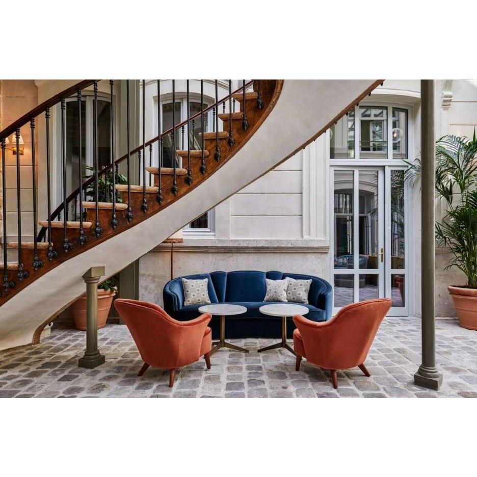 https://a.1stdibscdn.com/art-deco-style-sofa-in-velvet-w-toned-pipping-for-sale-picture-7/f_27693/f_329166821677086046829/22552733_1923769674304924_3955962015536751955_n_master.jpg