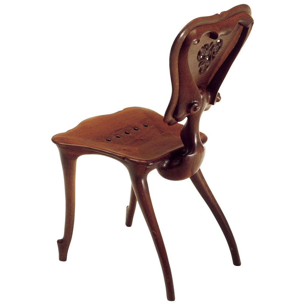 https://a.1stdibscdn.com/antoni-gaudi-calvet-chair-for-sale/f_14272/f_254770221632744350230/22685632_master.jpg