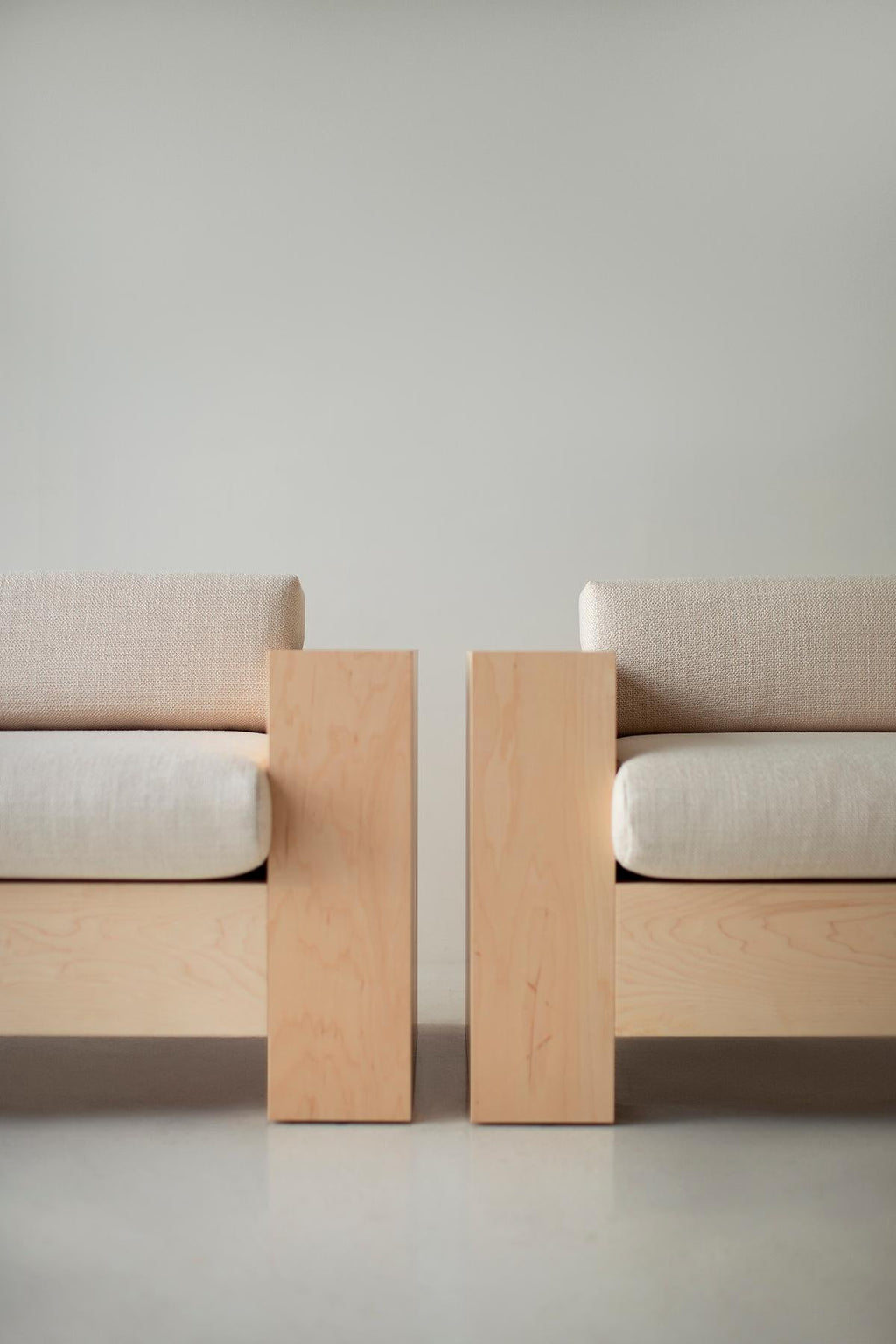 https://a.1stdibscdn.com/bertu-arm-chair-modern-mondo-arm-chair-maple-for-sale-picture-6/f_9720/f_438989121741118260849/22741375_Modern_Arm_Chair_73943973_master.jpg