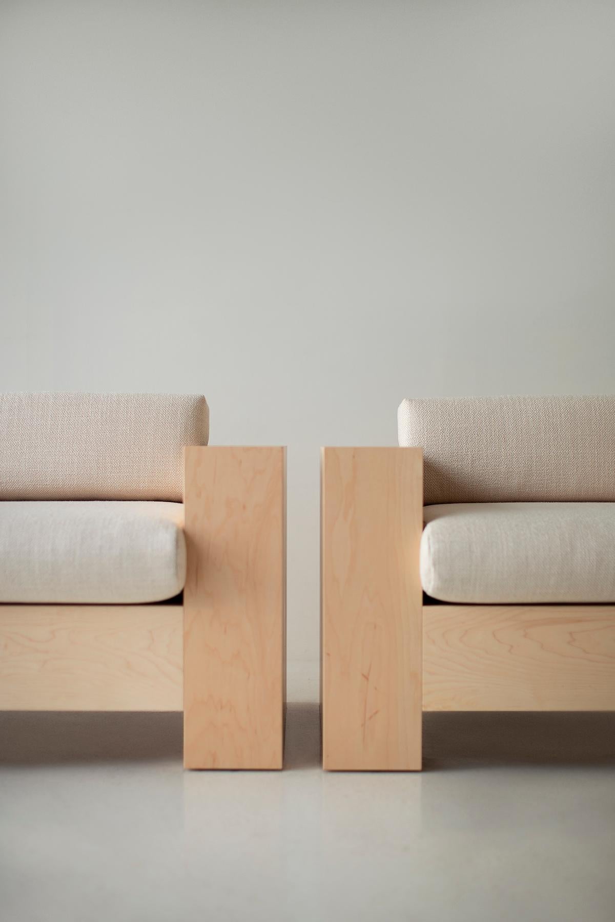 https://a.1stdibscdn.com/bertu-arm-chair-modern-mondo-arm-chair-maple-for-sale-picture-6/f_9720/f_438989121741118260849/22741375_Modern_Arm_Chair_73943973_master.jpg