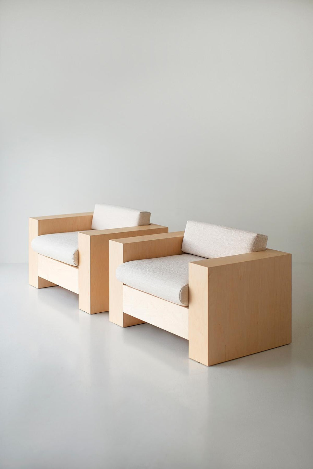 https://a.1stdibscdn.com/bertu-arm-chair-modern-mondo-arm-chair-maple-for-sale-picture-8/f_9720/f_438989121741118261648/22741375_Modern_Arm_Chair_73943989_master.jpg