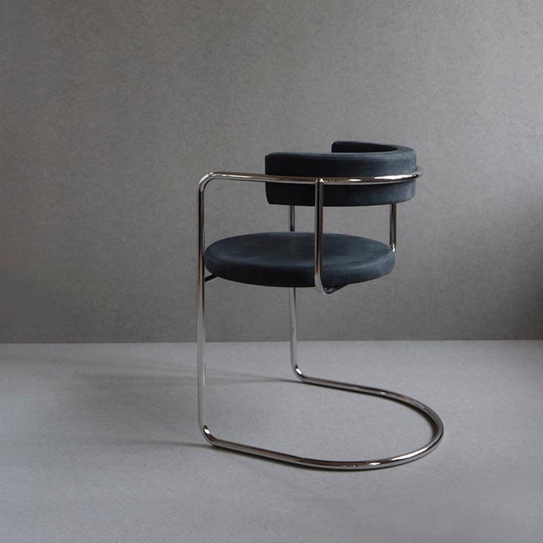 https://a.1stdibscdn.com/contemporary-chair-ff-4-legs-boucle-fabric-black-legs-for-sale-picture-6/f_31233/f_228122021614961539443/2294_ff_cantilever_chrome_1_800px_master.jpg?width=768