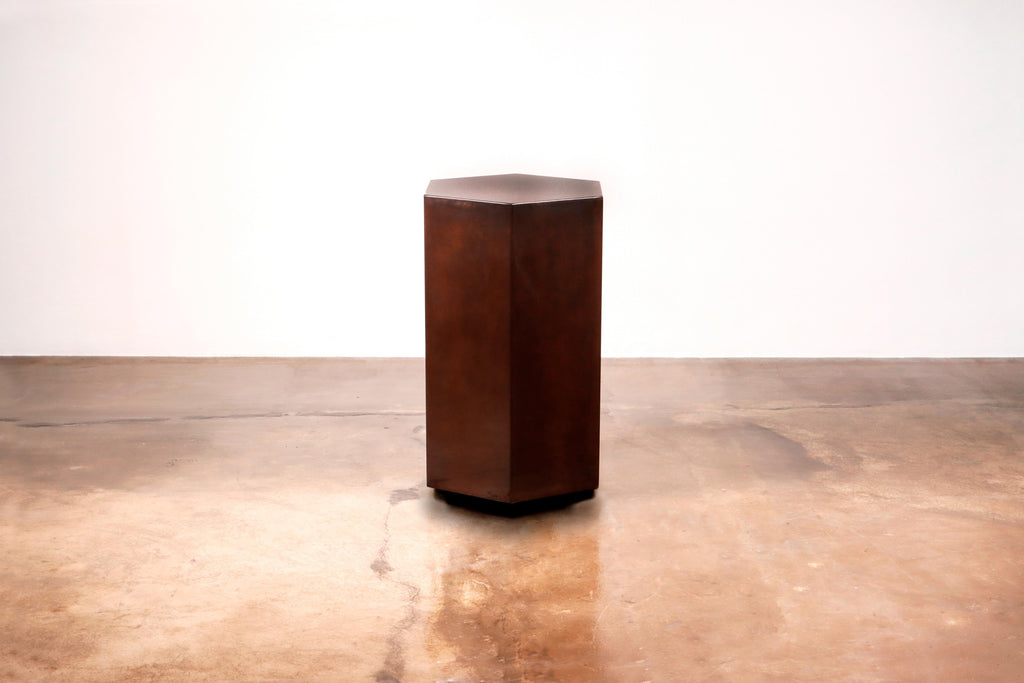 https://a.1stdibscdn.com/oxidized-steel-modern-side-table-by-costantini-ettore-hex-in-stock-for-sale-picture-3/f_25173/f_495651321775587262529/230104_01_Ettore_Hex_Oxidized_Steel_by_Costantini_01_master.jpg