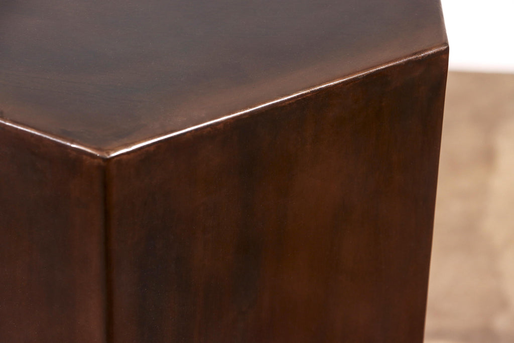 https://a.1stdibscdn.com/oxidized-steel-modern-side-table-by-costantini-ettore-hex-in-stock-for-sale-picture-4/f_25173/f_495651321775587262620/230104_01_Ettore_Hex_Oxidized_Steel_by_Costantini_03_master.jpg