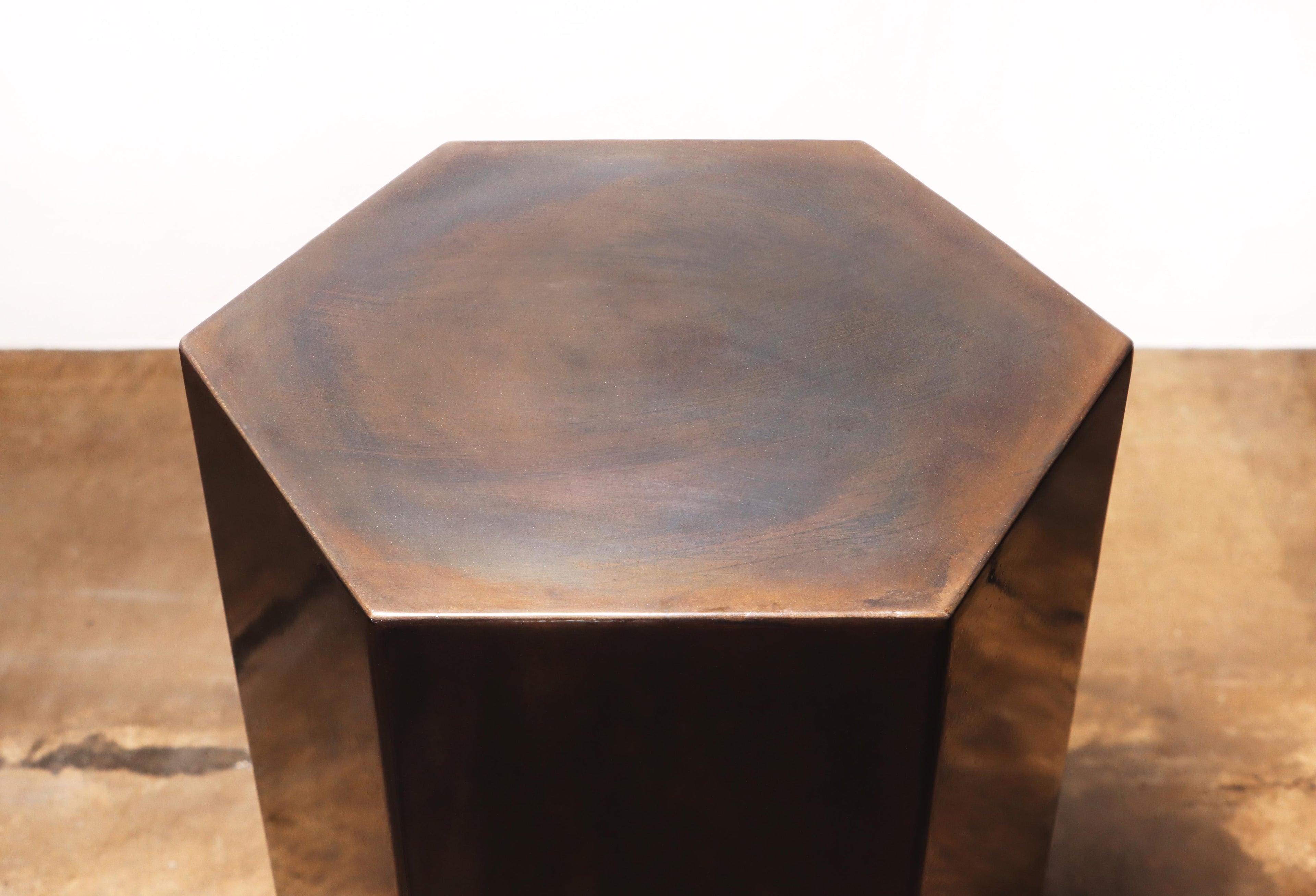 https://a.1stdibscdn.com/oxidized-steel-modern-side-table-by-costantini-ettore-hex-in-stock-for-sale-picture-6/f_25173/f_495651321775587262039/230104_01_Ettore_Hex_Oxidized_Steel_by_Costantini_05_master.jpg