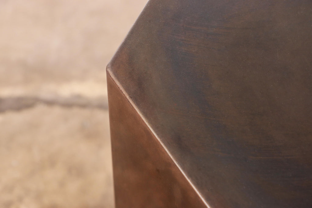 https://a.1stdibscdn.com/oxidized-steel-modern-side-table-by-costantini-ettore-hex-in-stock-for-sale-picture-11/f_25173/f_495651321775587267706/230104_01_Ettore_Hex_Oxidized_Steel_by_Costantini_10_master.jpg