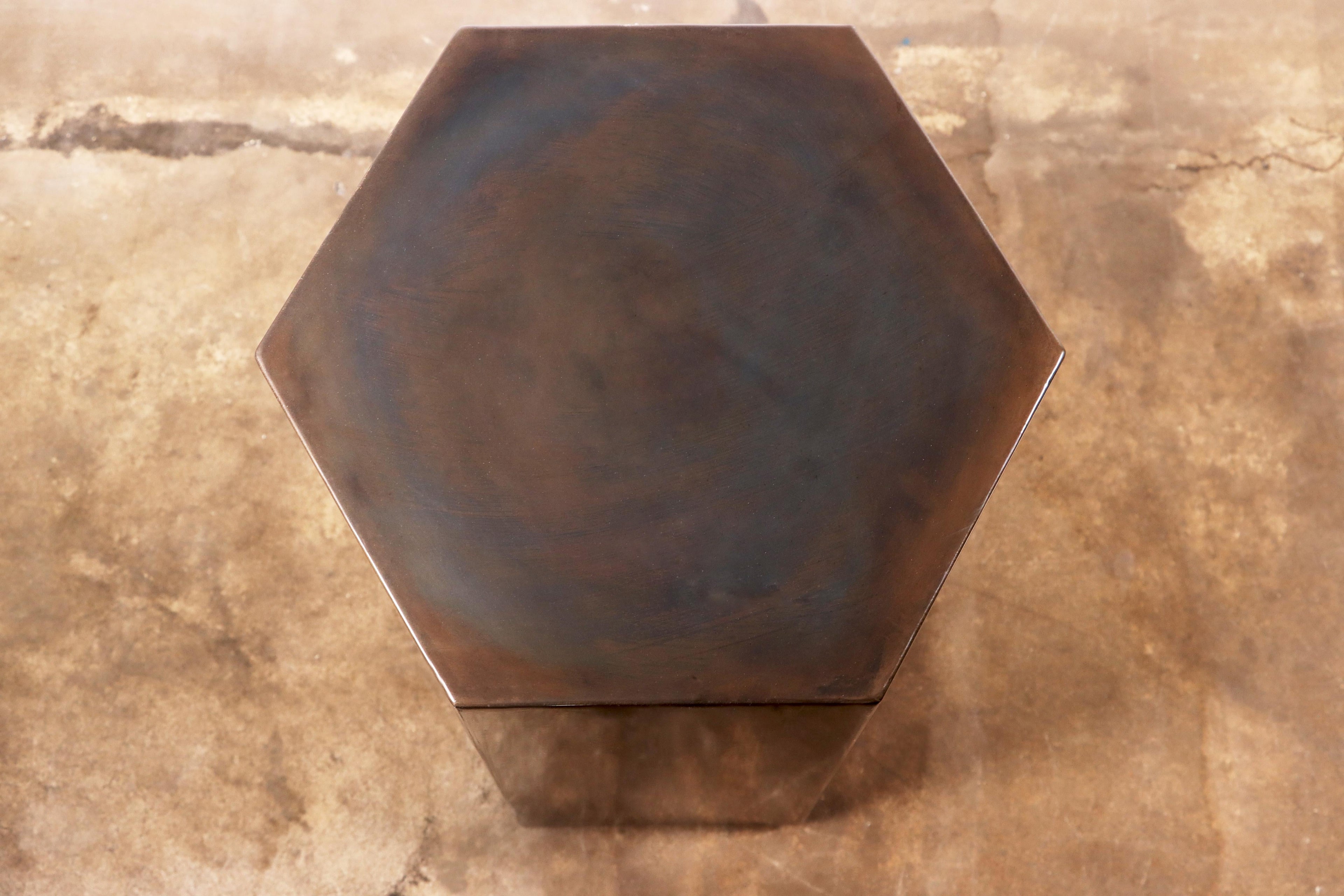 https://a.1stdibscdn.com/oxidized-steel-modern-side-table-by-costantini-ettore-hex-in-stock-for-sale-picture-12/f_25173/f_495651321775587267842/230104_01_Ettore_Hex_Oxidized_Steel_by_Costantini_11_master.jpg