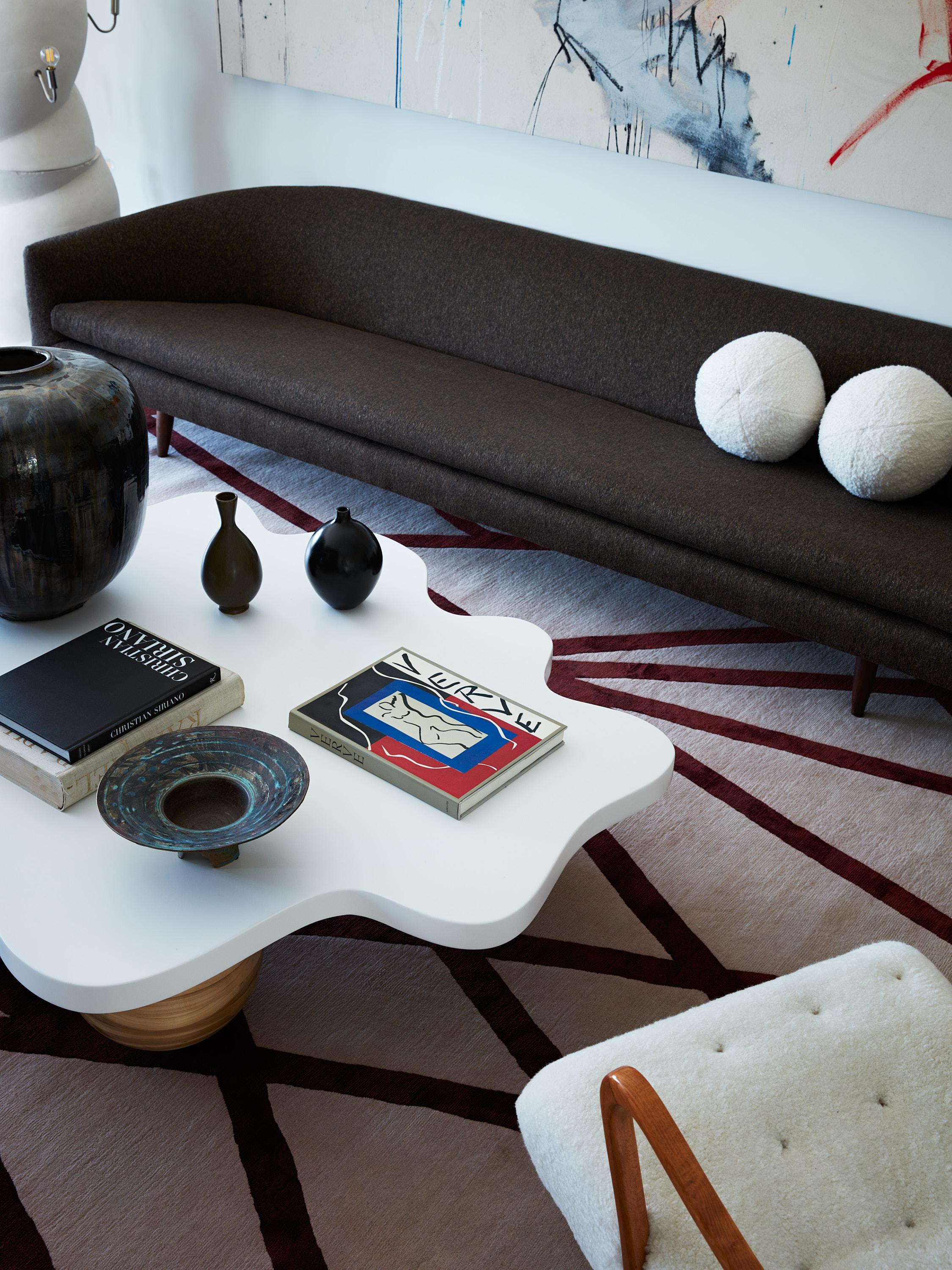 https://a.1stdibscdn.com/wave-coffee-table-white-lacquer-wood-table-by-christian-siriano-for-sale-picture-2/f_56972/f_366492121697491272364/230705_TLenz_Siriano_HamptonsShowhouse5710_master.jpg