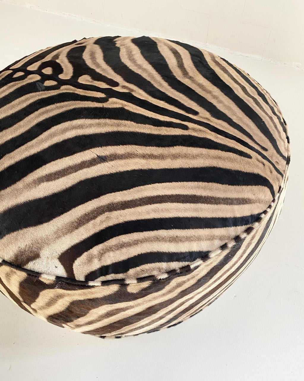 https://a.1stdibscdn.com/the-forsyth-cloud-ottoman-in-zebra-hide-for-sale-picture-6/f_17012/1609263764245/230D1474_05B5_4FD0_8F2A_FD3F6B1D5C4E_master.JPG
