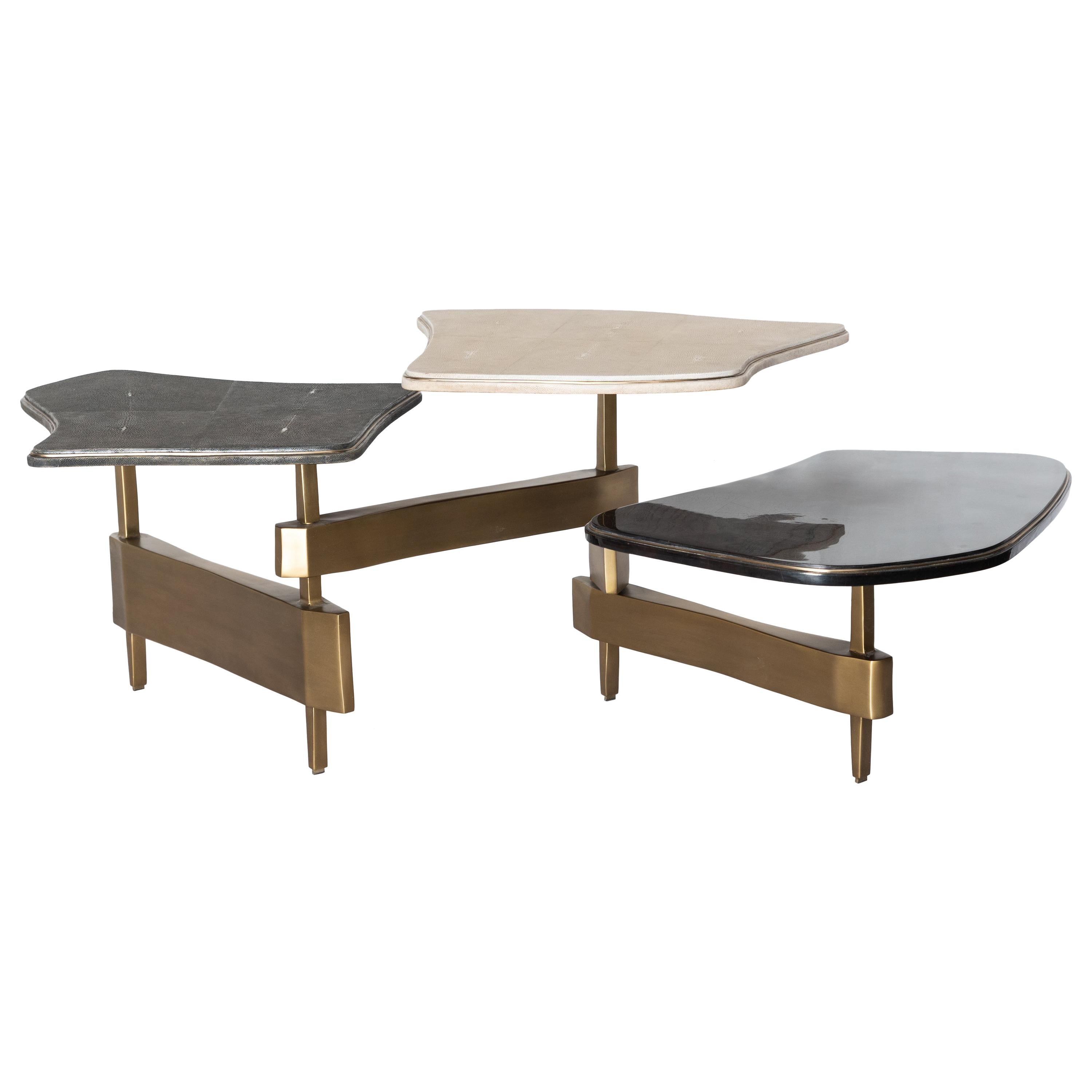 https://a.1stdibscdn.com/shagreen-coffee-table-with-shell-and-bronze-patina-brass-accents-by-kifu-paris-for-sale/1121189/f_235245821619540445071/23524582_master.jpg