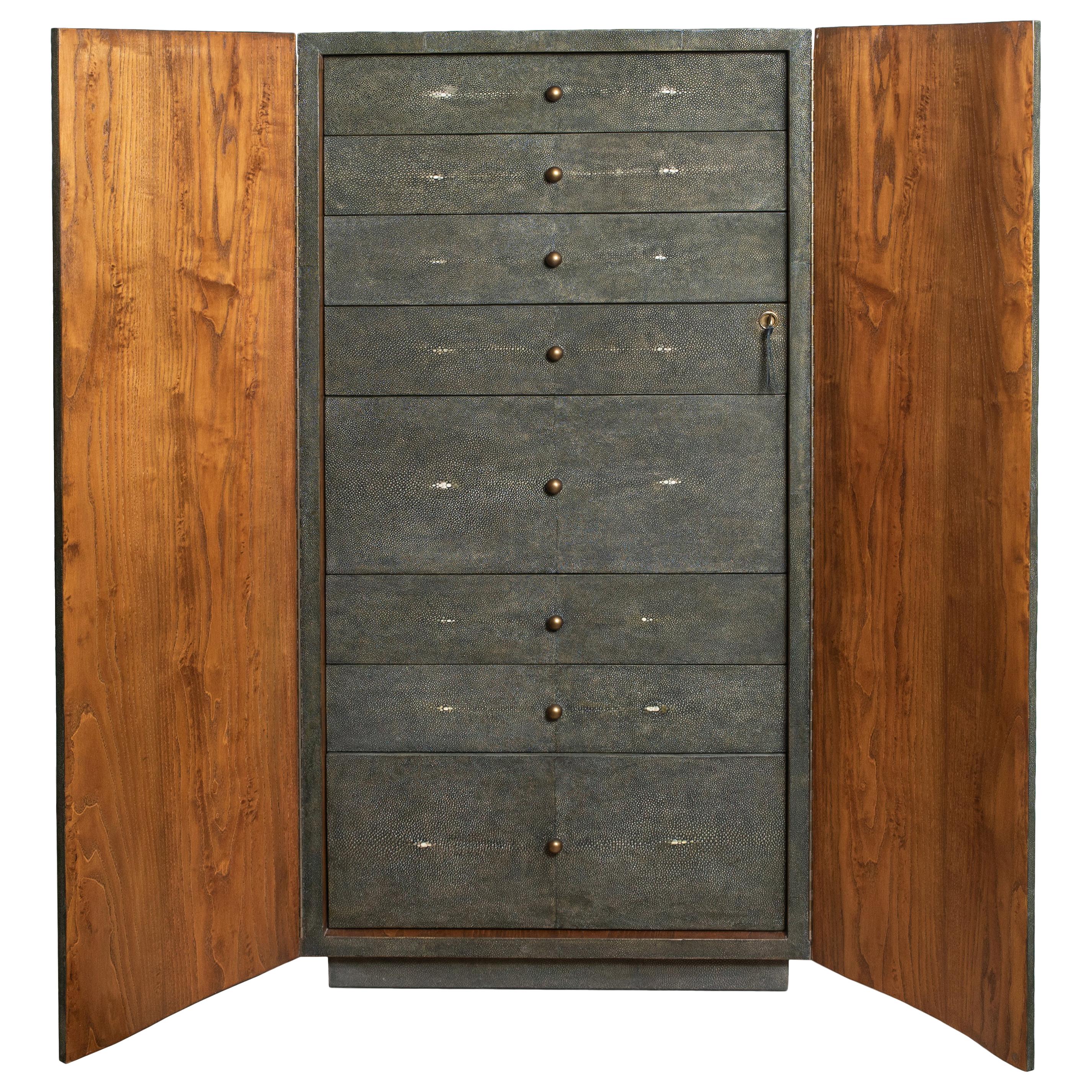 https://a.1stdibscdn.com/shagreen-jewelry-cabinet-by-ry-augousti-for-sale/1121189/f_235246221619540465987/23524622_master.jpg