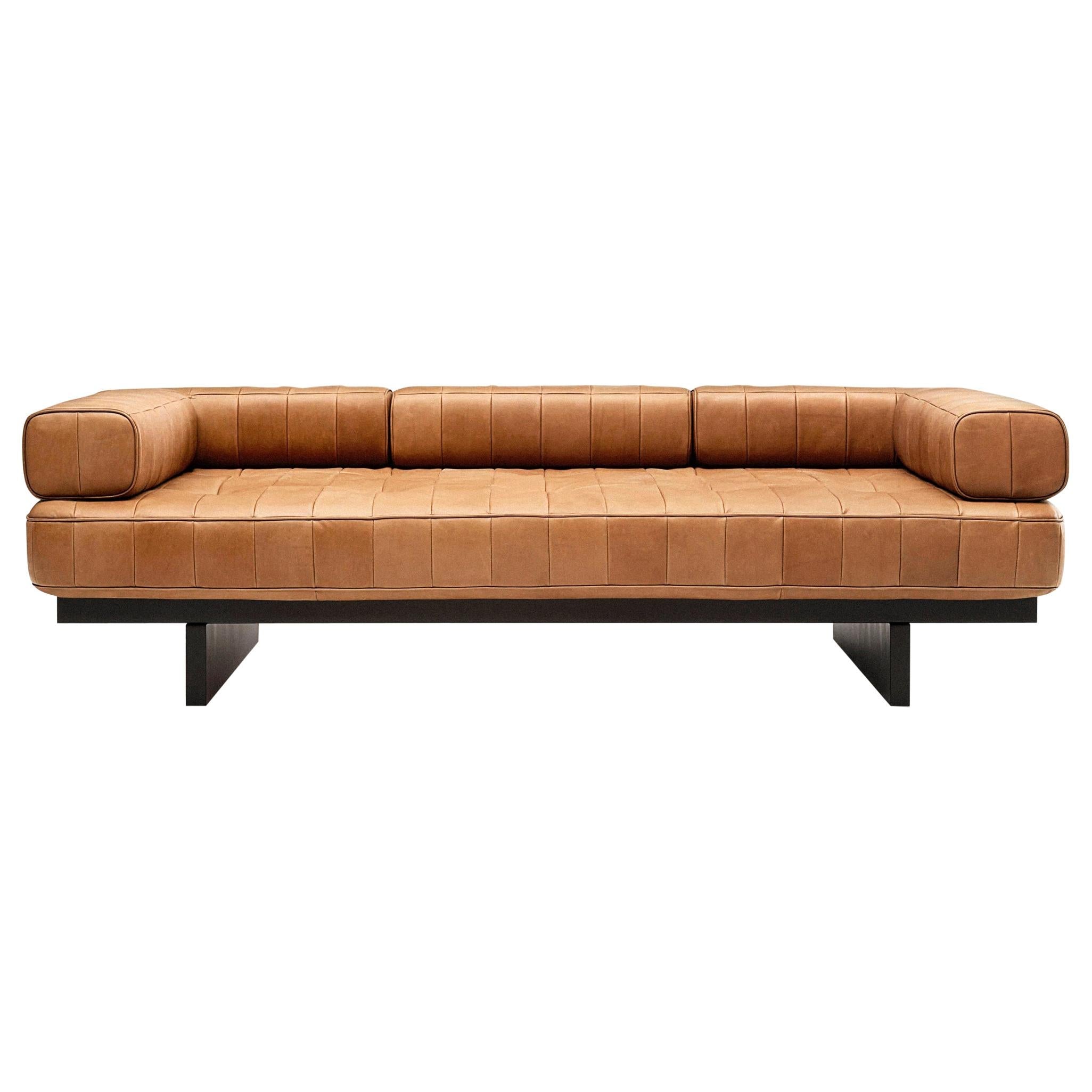 https://a.1stdibscdn.com/ds-80-lounge-sofa-by-de-sede-for-sale/f_12192/f_339122421682034206975/23667202_master.jpg