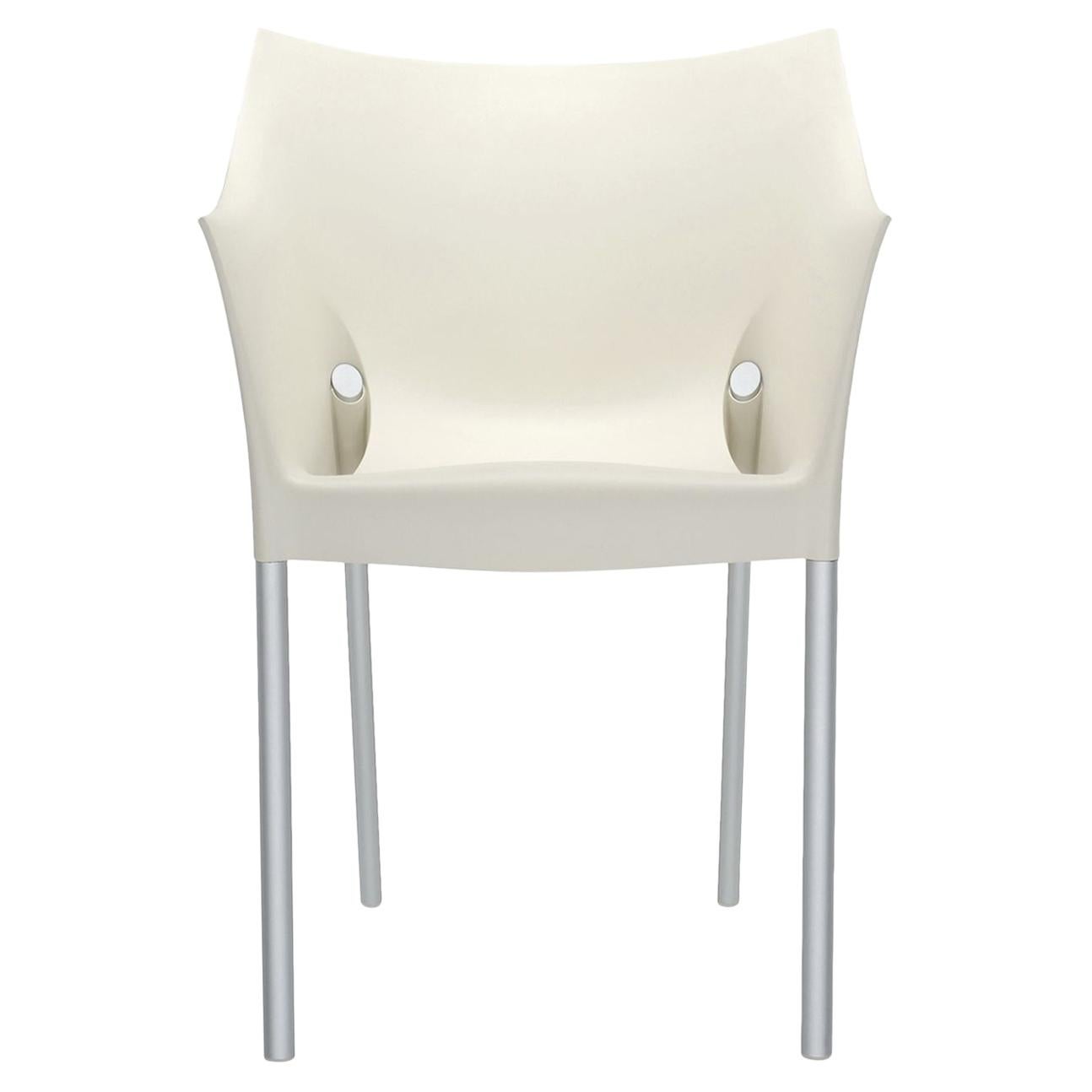 https://a.1stdibscdn.com/kartell-dr-no-in-white-by-philippe-starck-for-sale/1121189/f_237826921622219928041/23782692_master.jpg