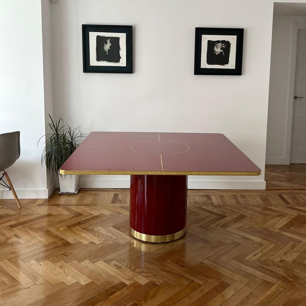 https://a.1stdibscdn.com/dining-table-with-pedestal-high-gloss-laminate-with-brass-marquetry-size-l-for-sale-picture-5/f_40561/f_394442521714131665254/23807774_41e6_43e3_bfed_f01829860f36_master.jpg