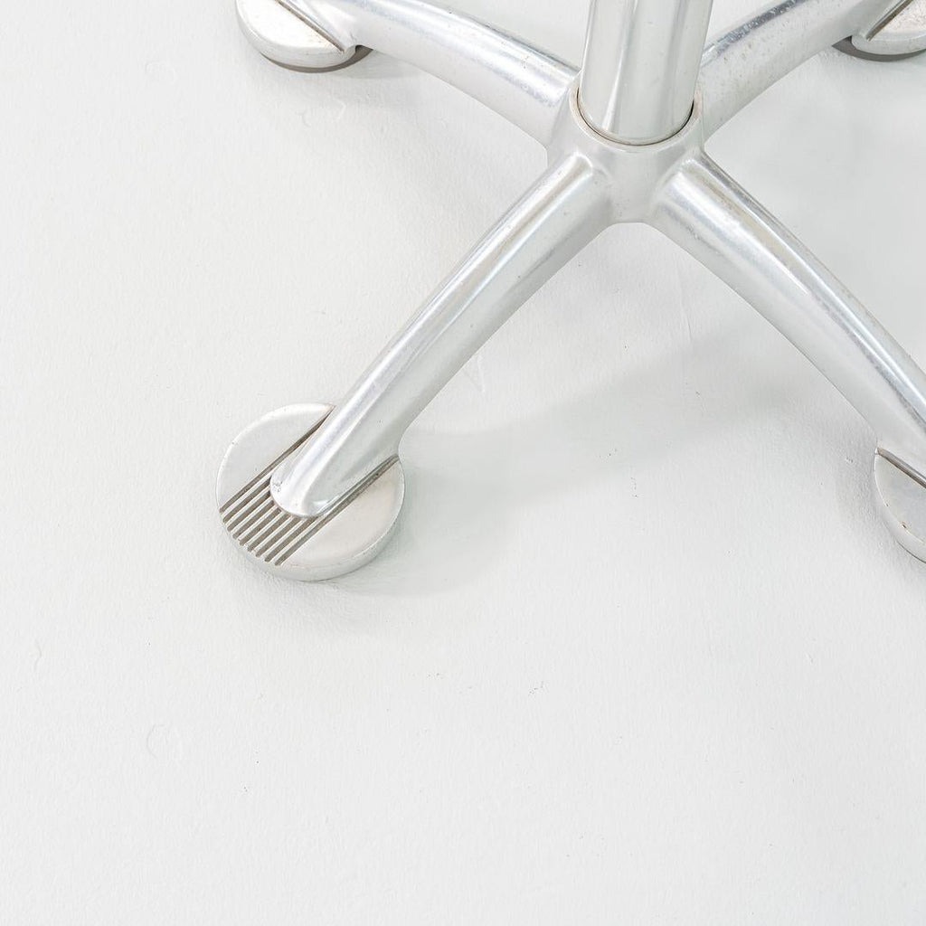 https://a.1stdibscdn.com/2010s-jorge-pensi-for-knoll-amat3-cafe-dining-table-in-aluminum-23-inch-for-sale-picture-7/0/f_455120621750273729665/24031907_10_master.jpg