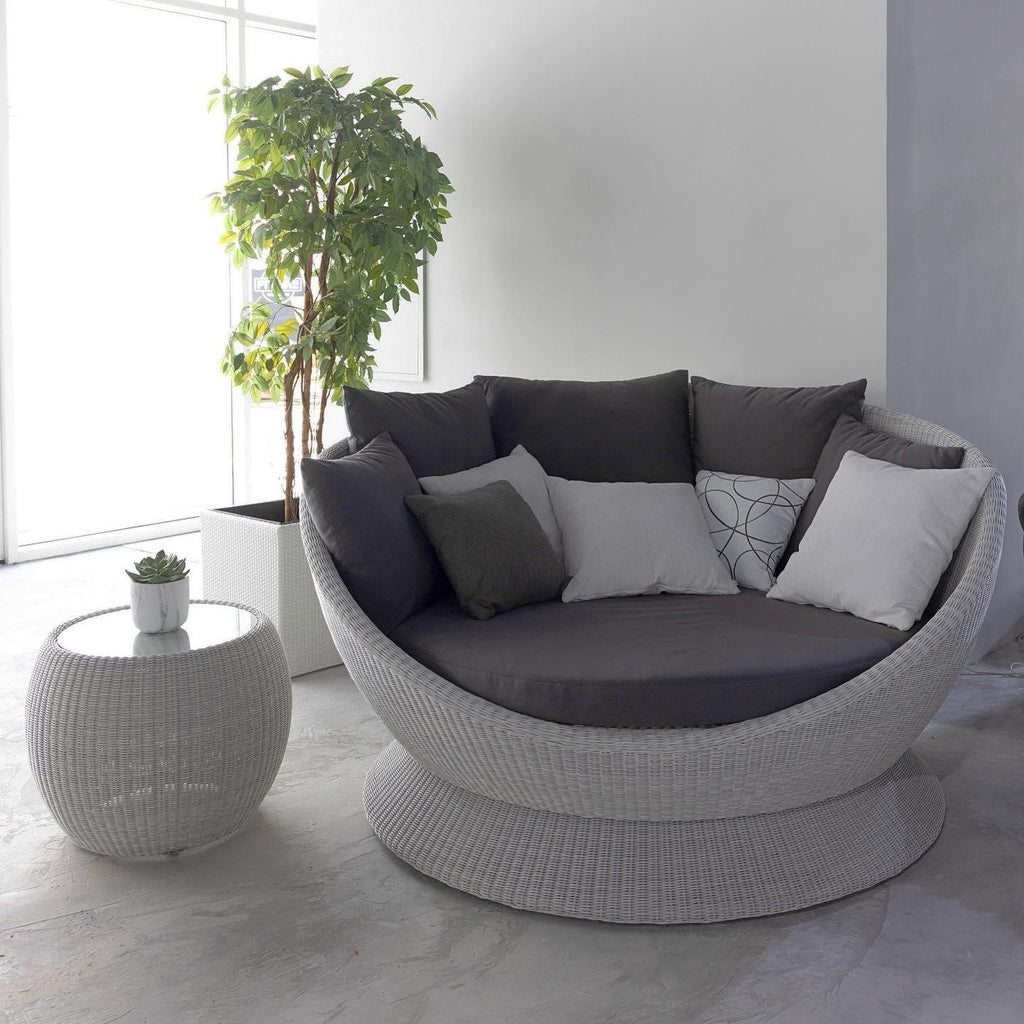 https://a.1stdibscdn.com/outdoor-3-seater-sofa-with-seashell-white-wicker-structure-for-sale-picture-7/f_27693/f_322873521676353060974/240600999_4635812833095669_1332231964078214441_n_master.jpg