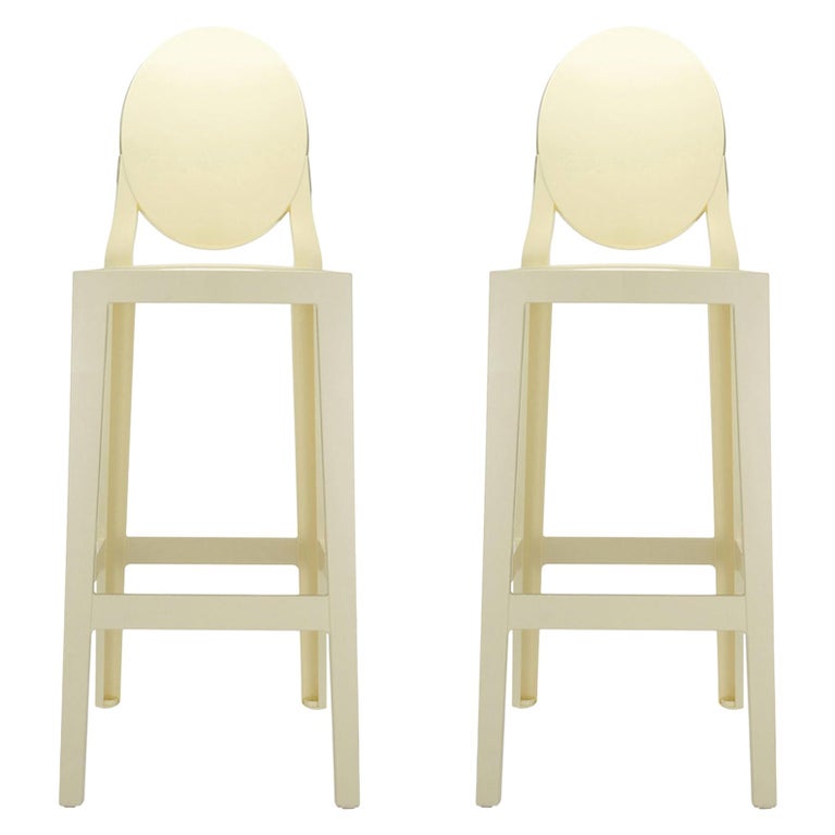 https://a.1stdibscdn.com/set-of-2-kartell-one-more-square-bar-stools-in-yellow-by-philippe-starck-for-sale/1121189/f_241437821623756976642/24143782_master.jpg?width=768