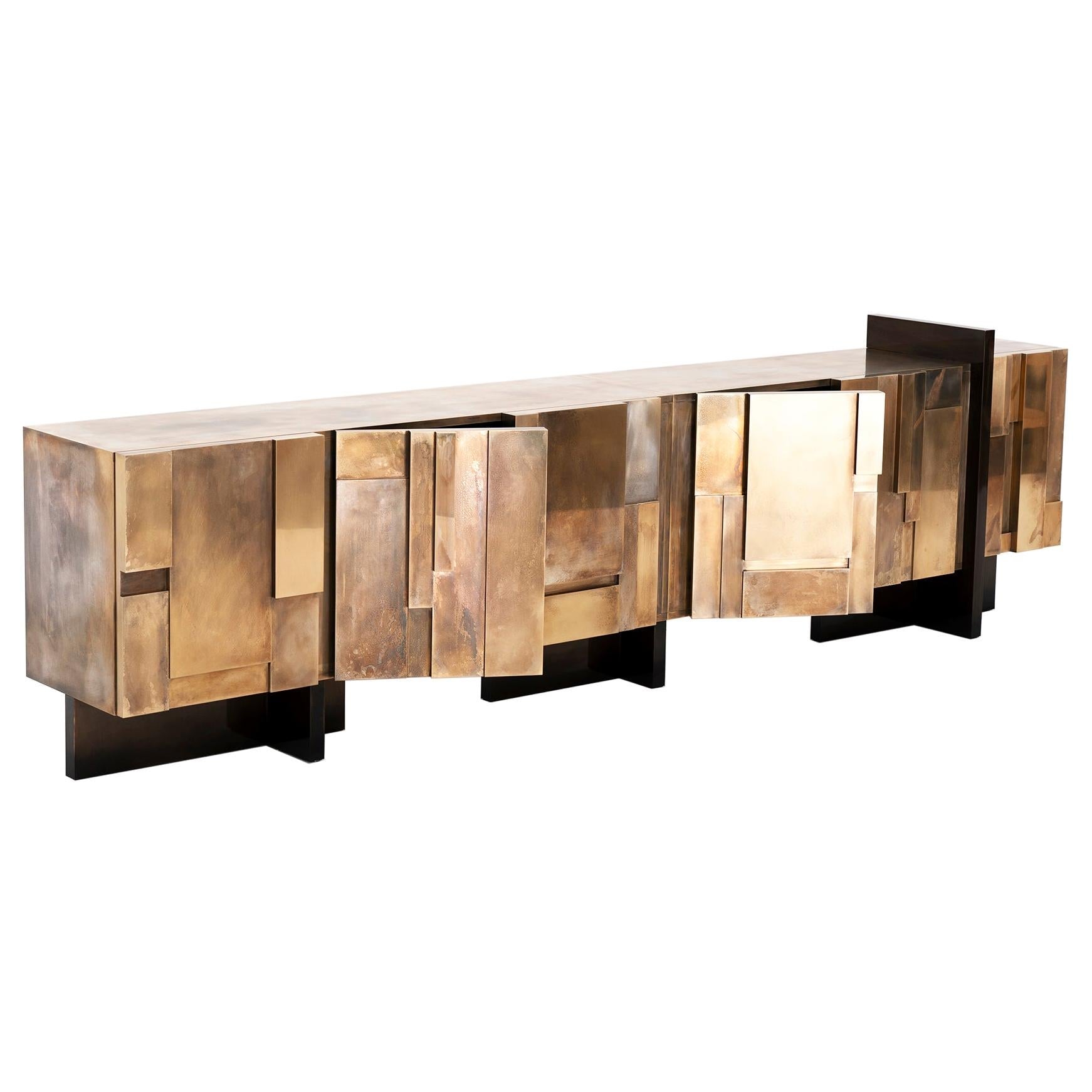 https://a.1stdibscdn.com/mur-21st-century-unique-contemporary-brass-large-freestanding-sideboard-for-sale/1121189/f_241929721624035293470/24192972_master.jpg