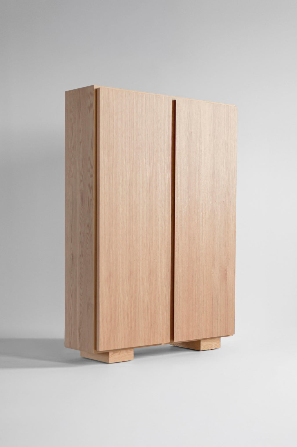 https://a.1stdibscdn.com/bertu-cabinet-carsen-modern-bleached-oak-storage-cabinet-white-oak-for-sale-picture-9/f_9720/f_494965121775159058661/24200103_Modern_bleached_oak_storage_cabinet_57347190_master.jpg