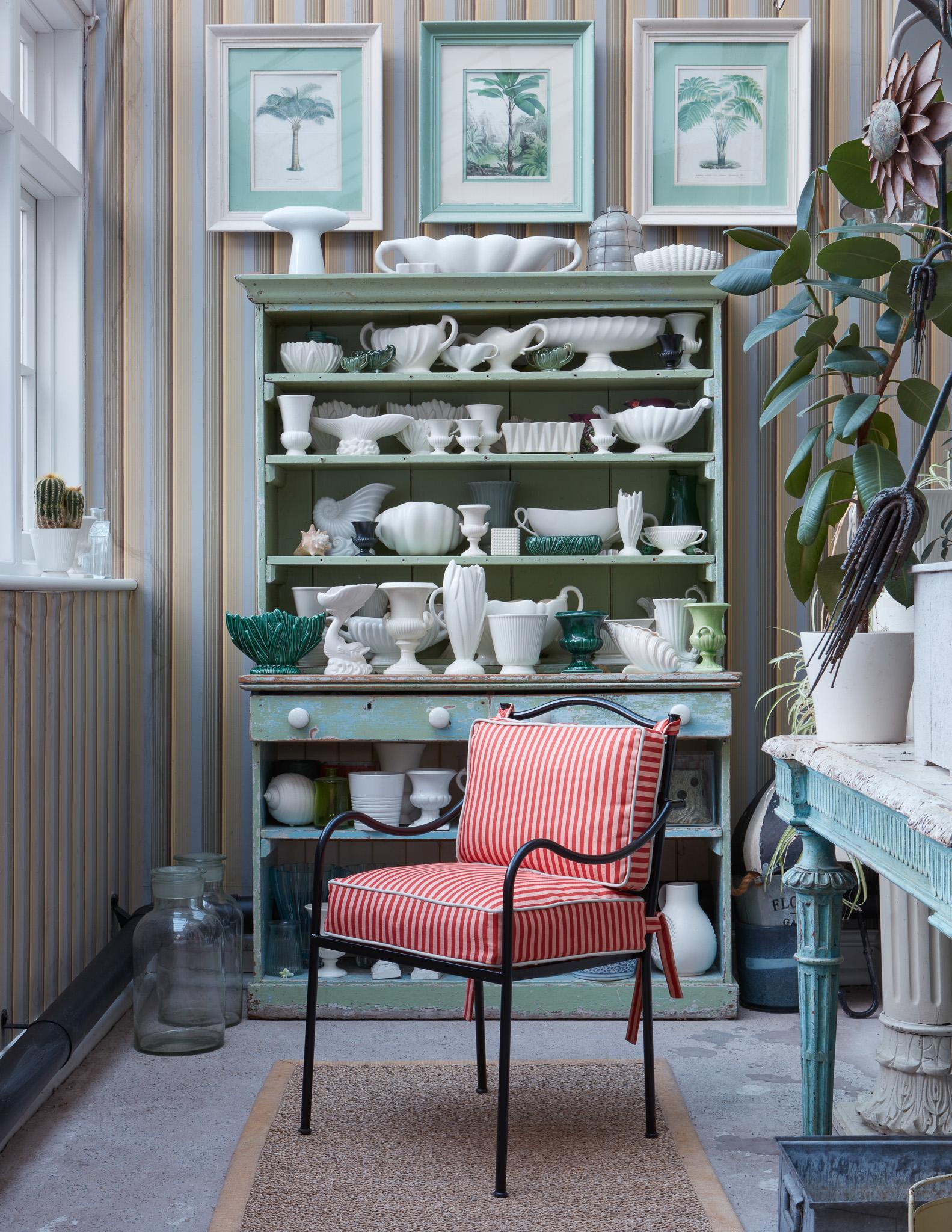 https://a.1stdibscdn.com/rupert-bevan-clement-chair-with-cushion-for-sale-picture-2/f_95862/f_435106021738857090525/250106_Low_res_flower_room_1_outdoor_chair_James_M_master.jpg