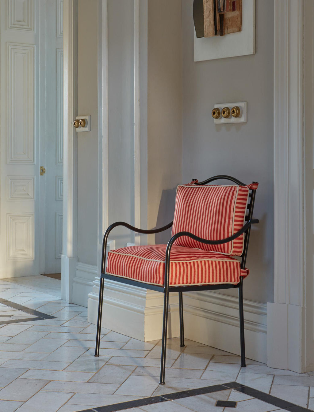 https://a.1stdibscdn.com/rupert-bevan-clement-chair-with-cushion-for-sale-picture-5/f_95862/f_435106021738857091341/250106_Low_res_hallway_2_outdoor_chair_James_M_master.jpg