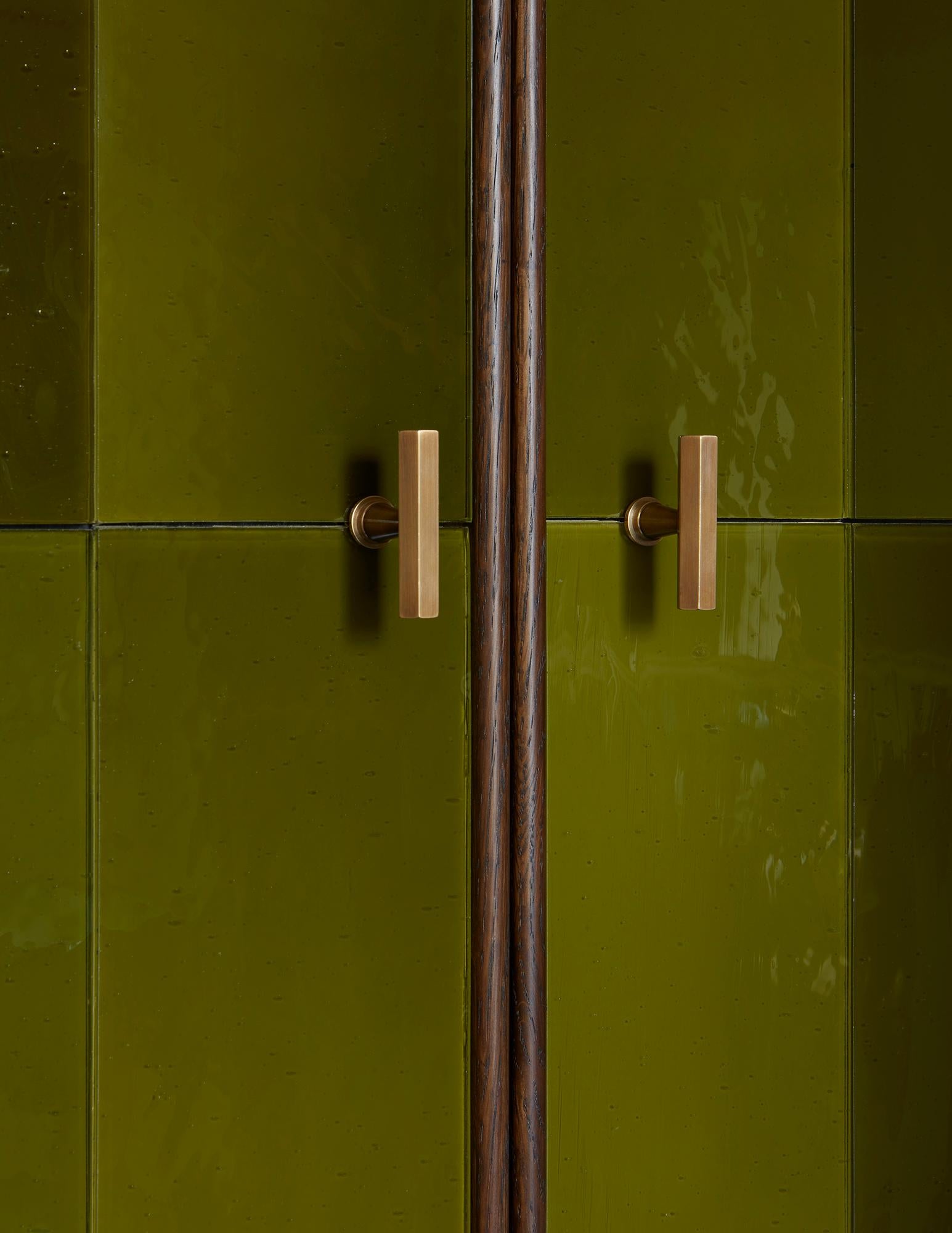 https://a.1stdibscdn.com/rupert-bevan-green-hand-blown-cathedral-glass-cabinet-two-shelves-for-sale-picture-6/f_95862/f_451062321747746340691/250321_Low_res_doors_handles_detail_3_bespoke_green_cabinet_James_M_master.jpg