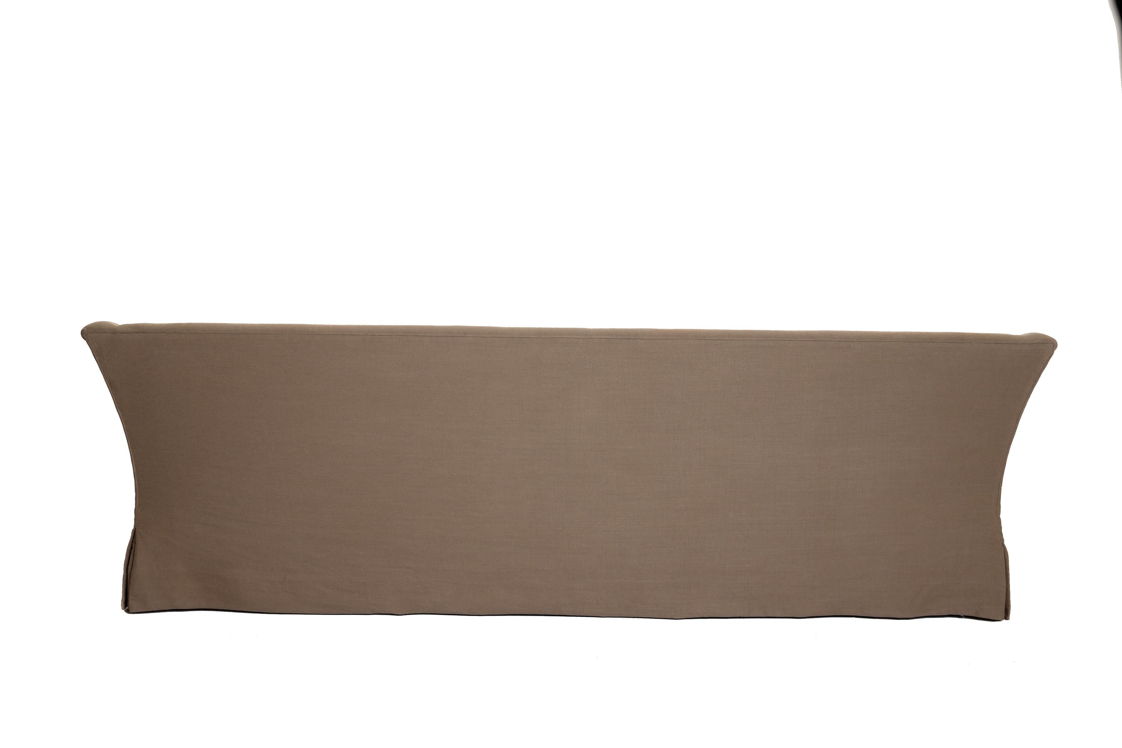https://a.1stdibscdn.com/002-classic-sofa-8ft-for-sale-picture-14/f_102362/f_434056421749603923581/250523_GalerieSolis_Silo1054_master.jpg