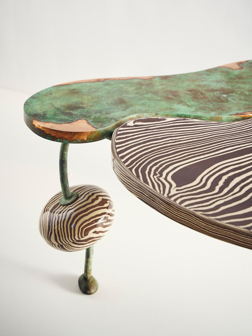 https://a.1stdibscdn.com/henry-holland-studio-nimbo-bronze-and-ceramic-coffee-table-for-sale-picture-7/f_82792/f_474972821762962990310/250918_HenryHolland_FurnitureCollection4939_v2_HighRes_master.jpg