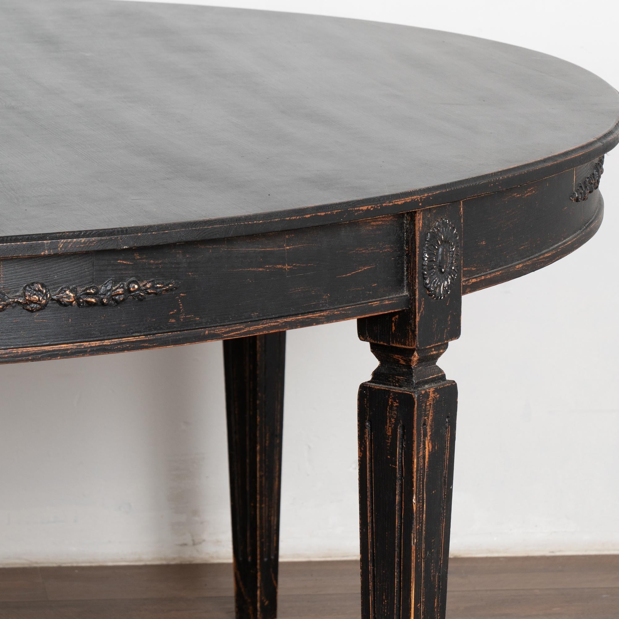 https://a.1stdibscdn.com/large-round-swedish-black-dining-table-reproduction-for-sale-picture-7/f_9236/f_417529221727983317081/25926_002_master.jpg