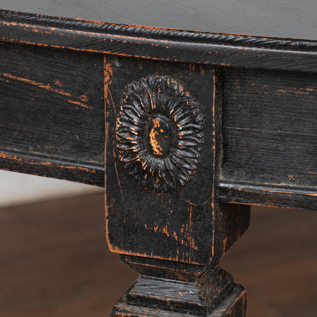 https://a.1stdibscdn.com/large-round-swedish-black-dining-table-reproduction-for-sale-picture-8/f_9236/f_417529221727983320321/25926_005_master.jpg