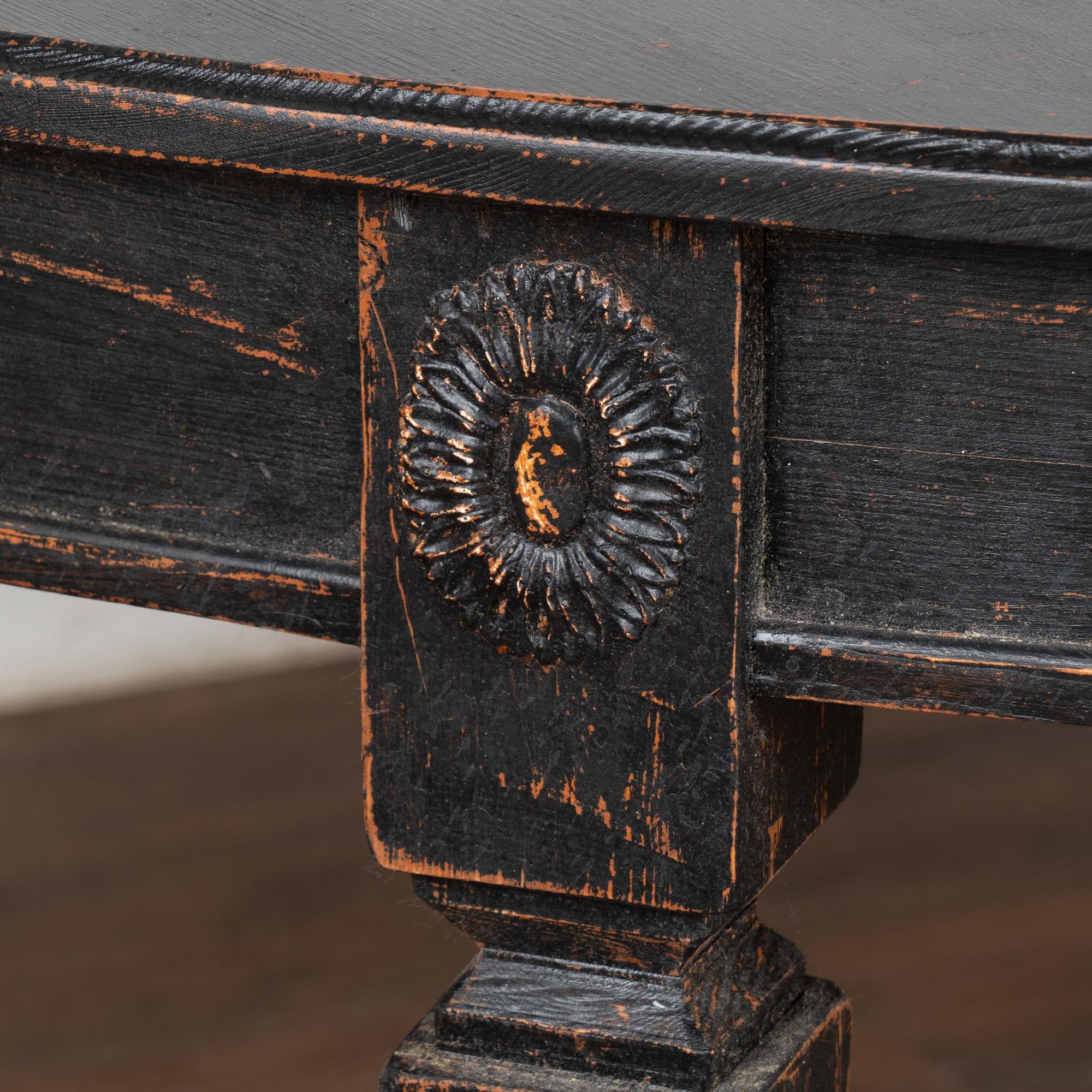 https://a.1stdibscdn.com/large-round-swedish-black-dining-table-reproduction-for-sale-picture-8/f_9236/f_417529221727983320321/25926_005_master.jpg