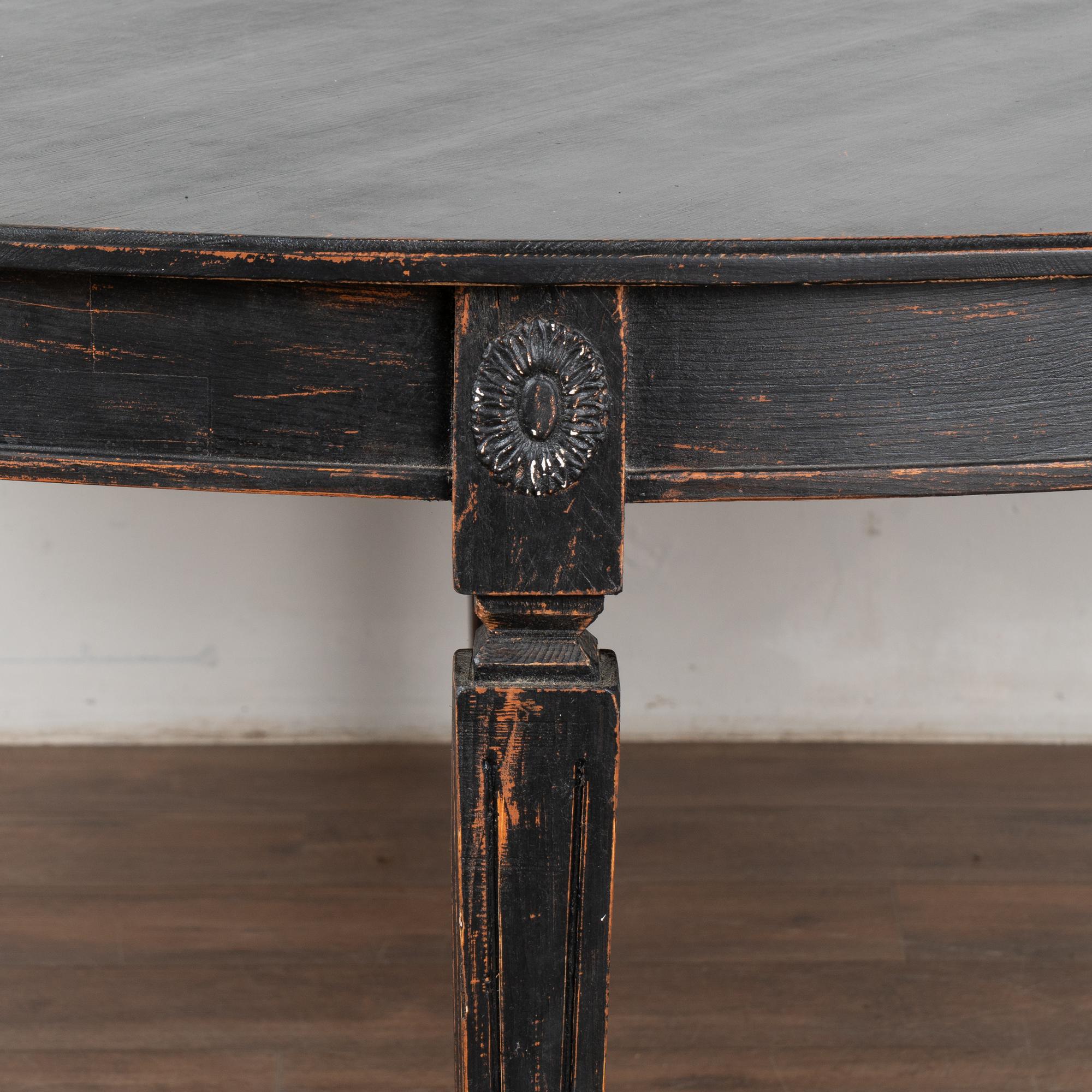https://a.1stdibscdn.com/large-round-swedish-black-dining-table-reproduction-for-sale-picture-9/f_9236/f_417529221727983317325/25926_009_master.jpg