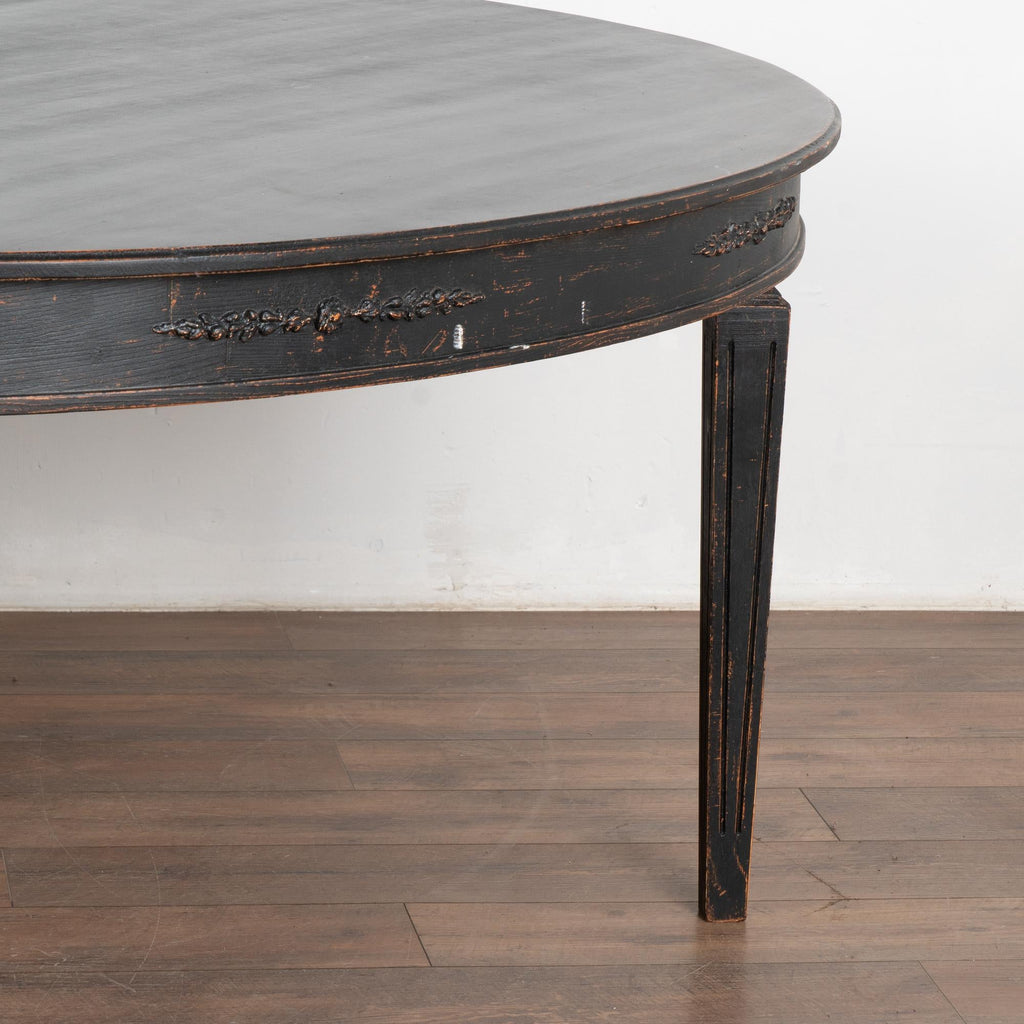 https://a.1stdibscdn.com/large-round-swedish-black-dining-table-reproduction-for-sale-picture-12/f_9236/f_417529221727983317216/25926_010_master.jpg