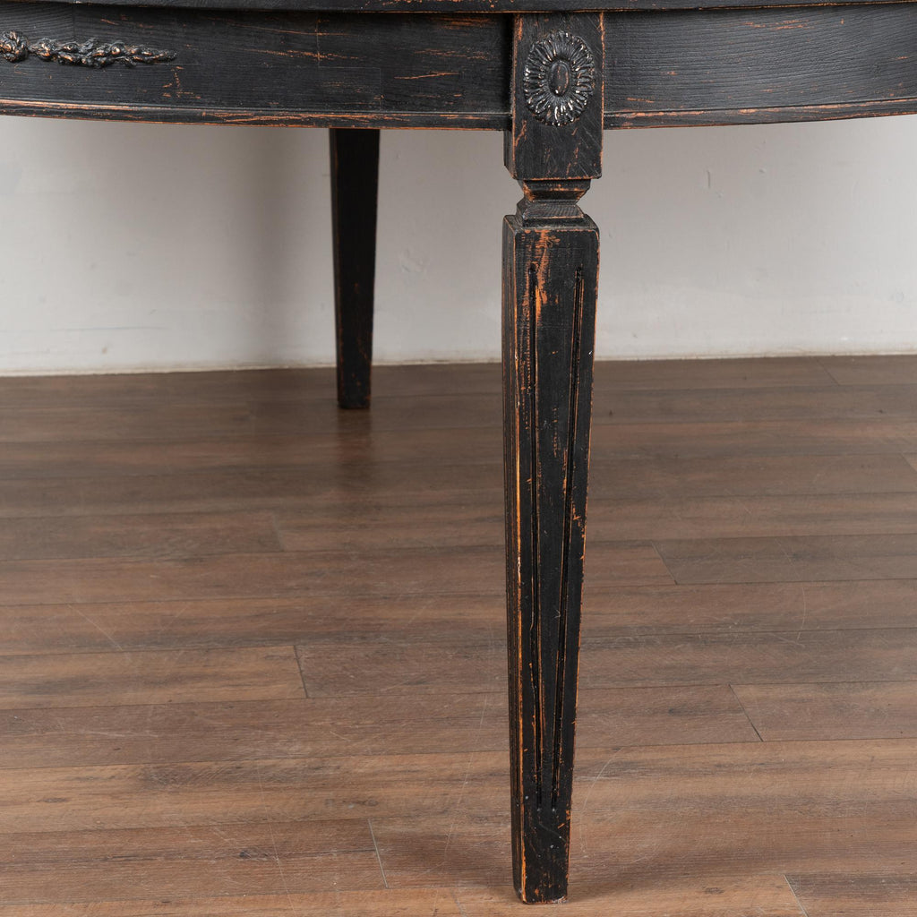 https://a.1stdibscdn.com/large-round-swedish-black-dining-table-reproduction-for-sale-picture-11/f_9236/f_417529221727983320190/25926_012_master.jpg