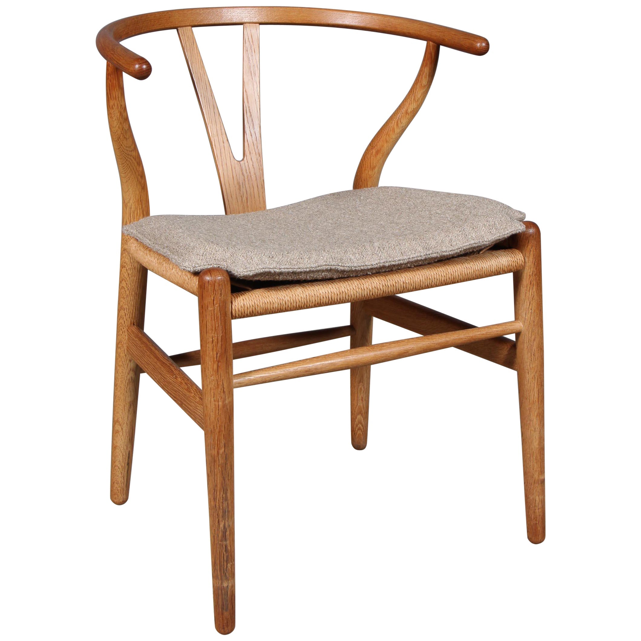 https://a.1stdibscdn.com/hans-j-wegner-cushion-for-wishbone-chair-ch24-for-sale/1121189/f_260584221636625378811/26058422_datamatics.jpg
