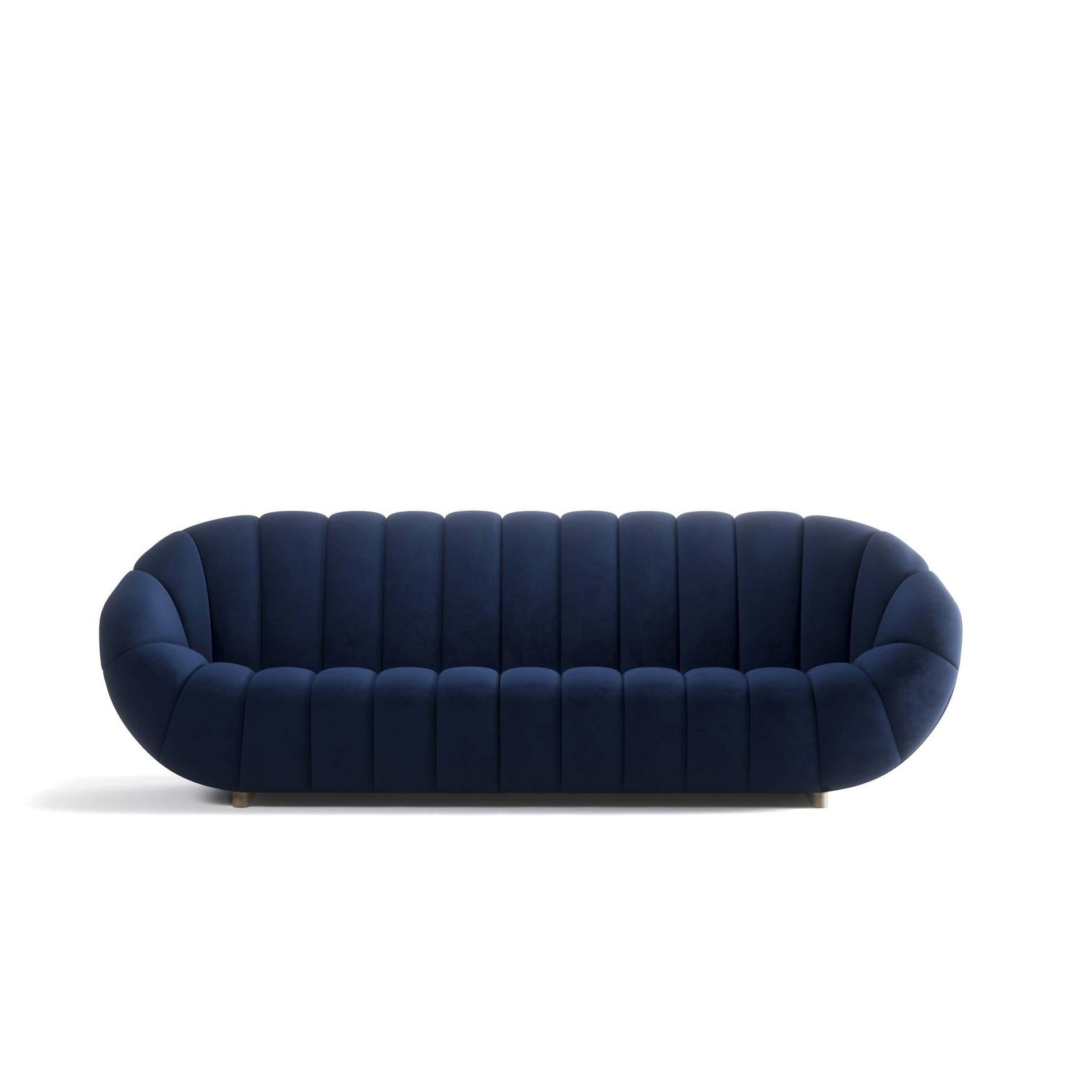 https://a.1stdibscdn.com/3-seater-sofa-with-solid-natural-walnut-feet-offered-in-com-for-sale-picture-7/f_27693/f_382054021706795919261/267852150_5251843904843328_3938906820694163377_n_master.jpg