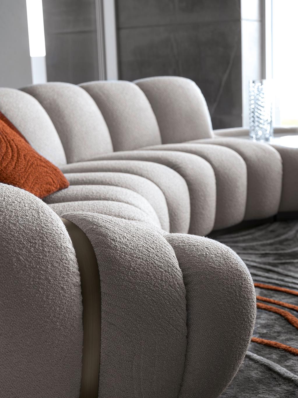 https://a.1stdibscdn.com/giorgio-collection-italian-upholstered-curved-sofa-for-sale-picture-3/f_45442/f_401396121718135793633/26_02_24_10108_master.jpg