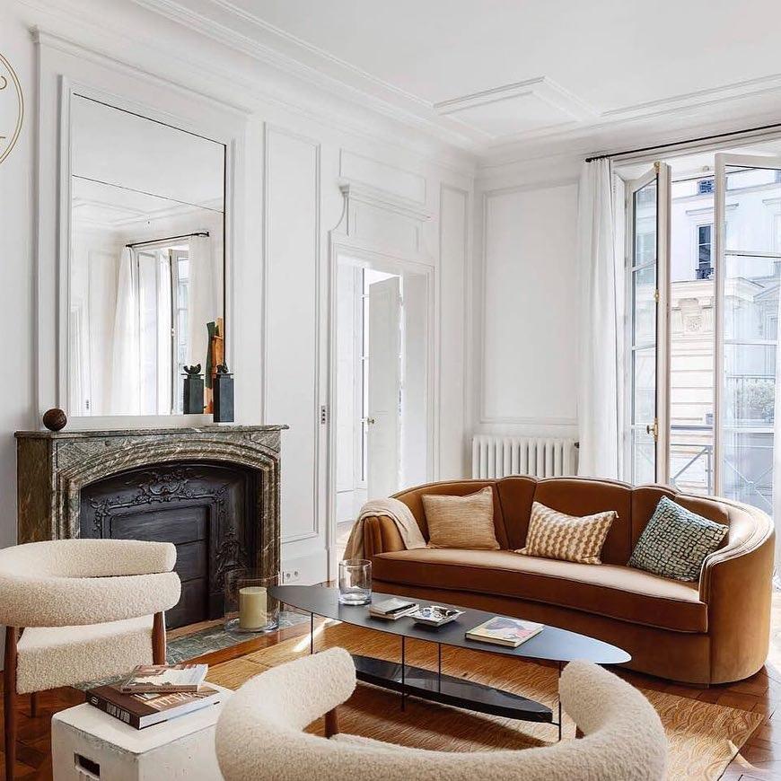 https://a.1stdibscdn.com/art-deco-style-sofa-in-velvet-w-toned-pipping-for-sale-picture-9/f_27693/f_329166821677086046741/275092477_5627016947313493_4727566659604876386_n_master.jpg