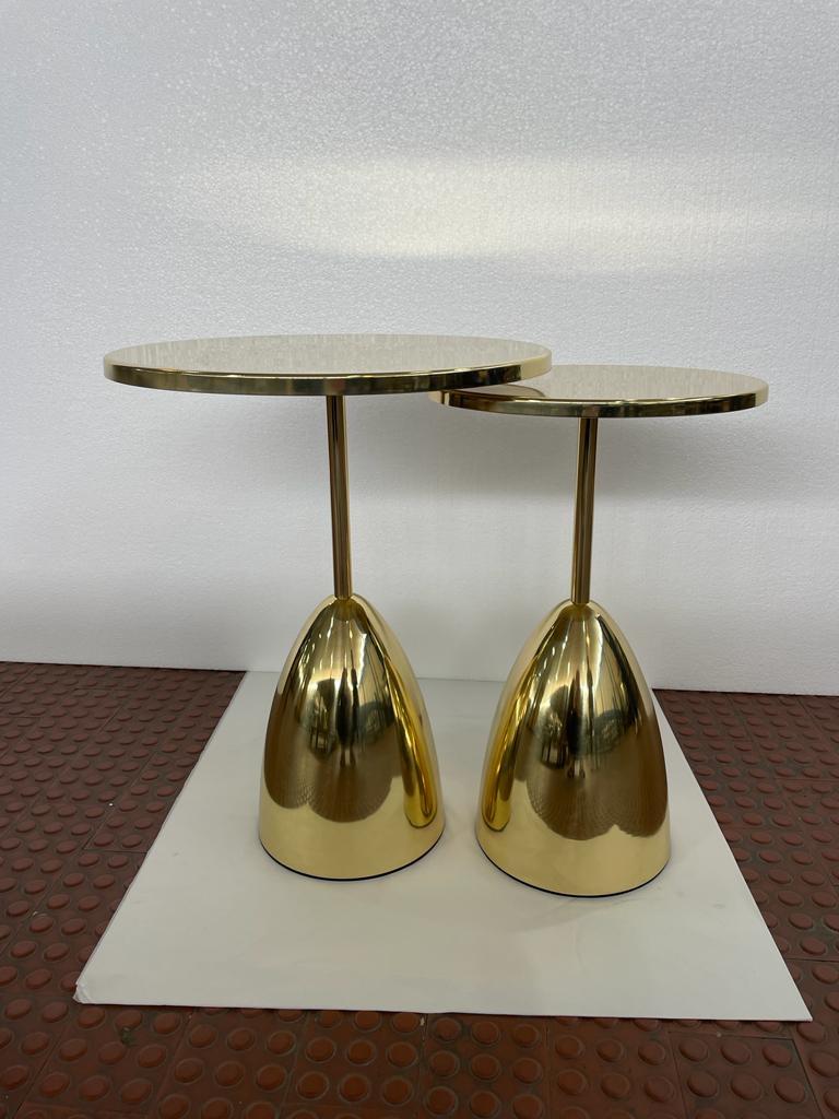 https://a.1stdibscdn.com/pair-of-contemporary-handcrafted-brass-side-tables-flow-collection-for-sale-picture-6/f_26823/f_95039111679674423550/27633467_ca70_423e_8951_c753e2edb3a9_master.jpg