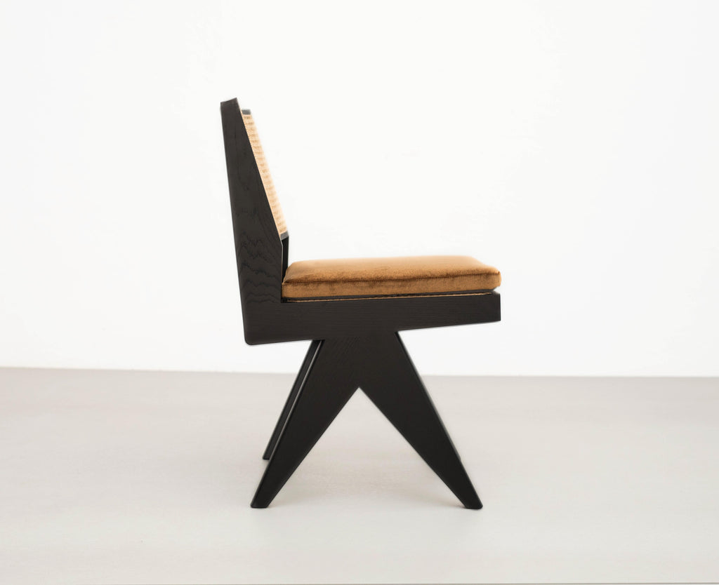 https://a.1stdibscdn.com/pierre-jeanneret-055-capitol-complex-chair-with-cushion-by-cassina-for-sale-picture-4/f_14272/f_435519621739027811550/286A4861_master.jpg