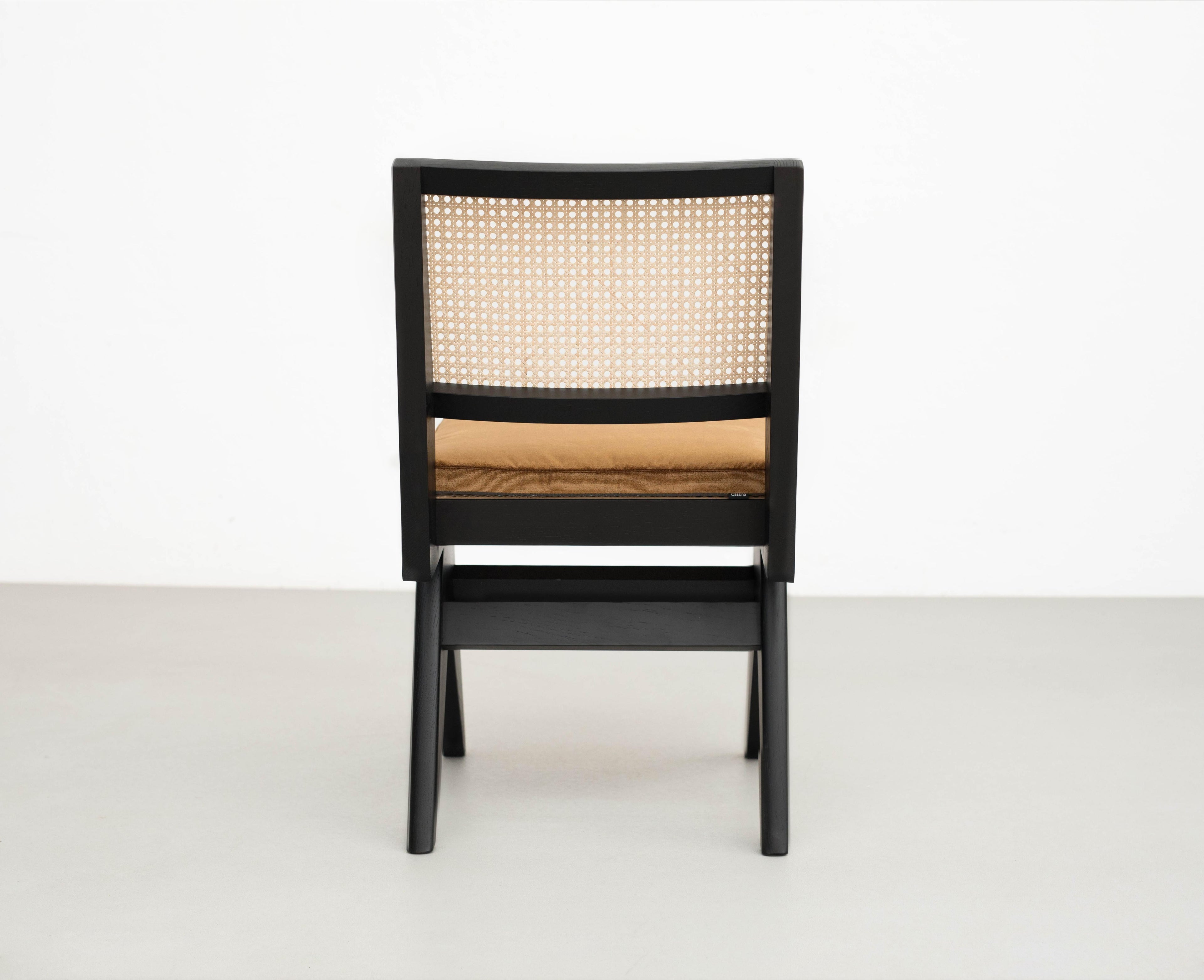 https://a.1stdibscdn.com/pierre-jeanneret-055-capitol-complex-chair-with-cushion-by-cassina-for-sale-picture-5/f_14272/f_435519621739027812707/286A4864_master.jpg