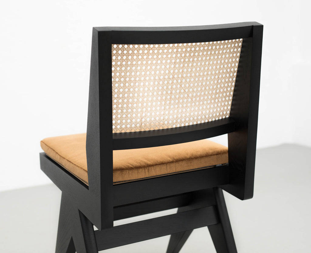 https://a.1stdibscdn.com/pierre-jeanneret-055-capitol-complex-chair-with-cushion-by-cassina-for-sale-picture-6/f_14272/f_435519621739027813793/286A4872_master.jpg