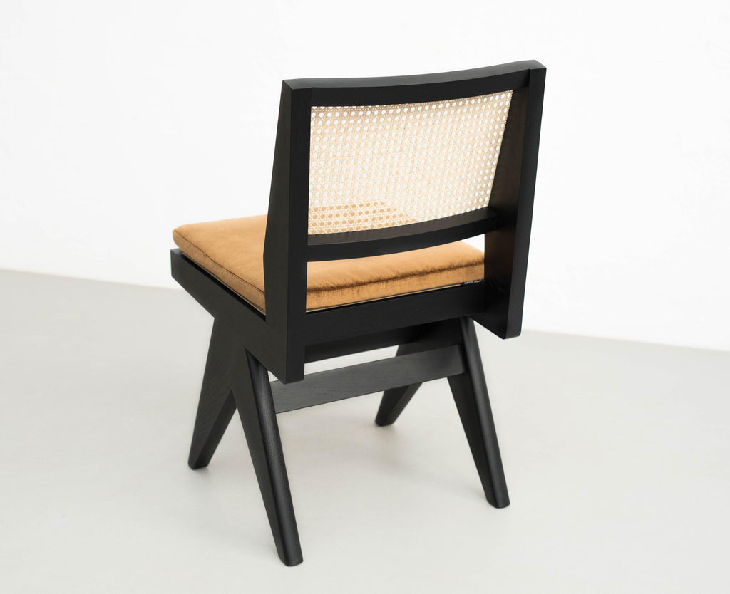 https://a.1stdibscdn.com/pierre-jeanneret-055-capitol-complex-chair-with-cushion-by-cassina-for-sale-picture-13/f_14272/f_435519621739027820745/286A4897_master.jpg