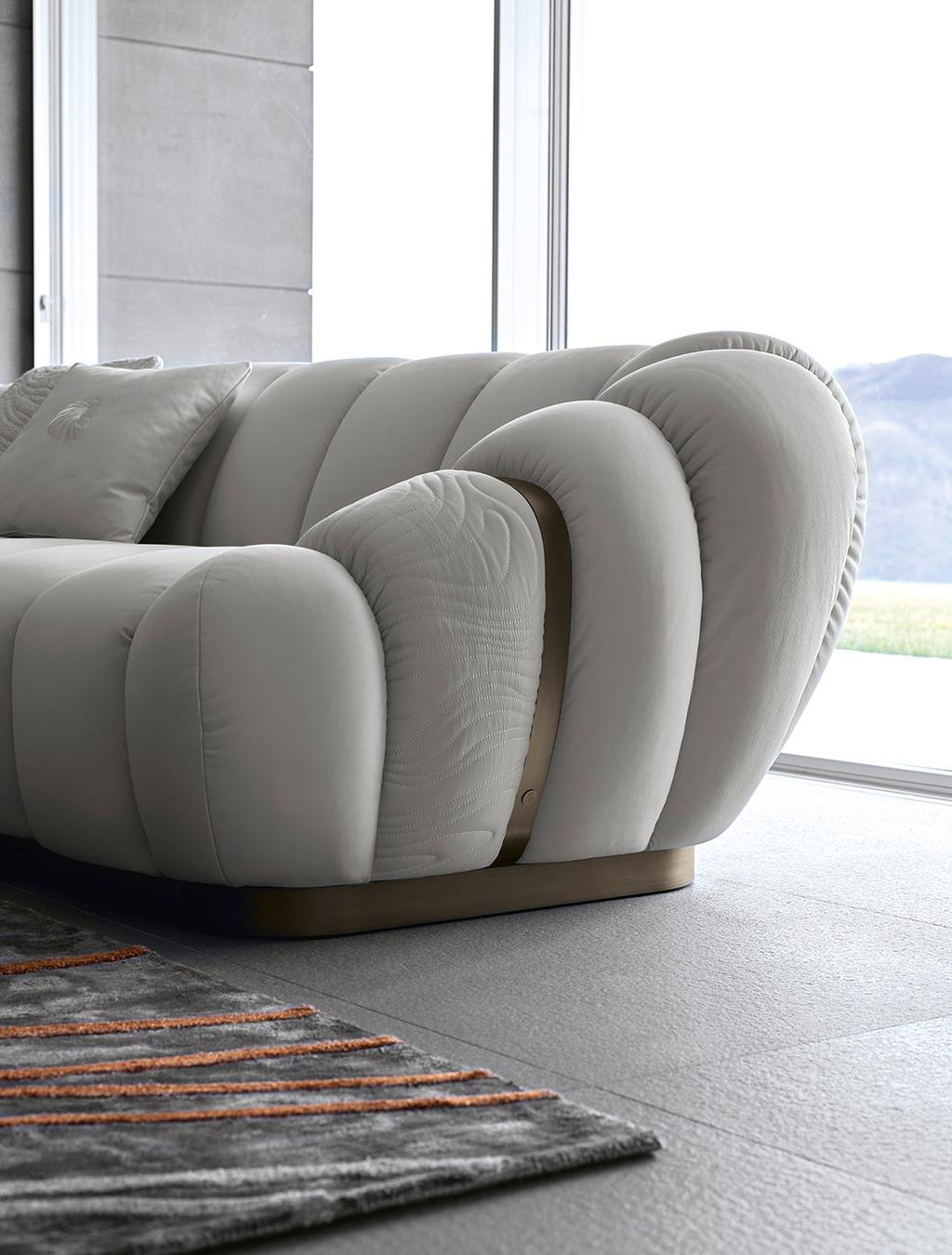 https://a.1stdibscdn.com/giorgio-collection-italian-upholstered-curved-sofa-for-sale-picture-8/f_45442/f_401396121718135946269/28_02_24_10220_master.jpg