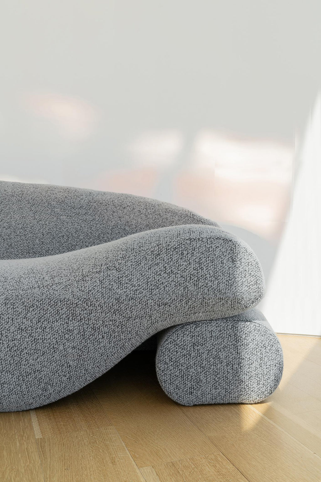 https://a.1stdibscdn.com/beanie-sofa-for-sale/f_21743/1558712945861/29neastudio_19_copy_2b_master.jpg
