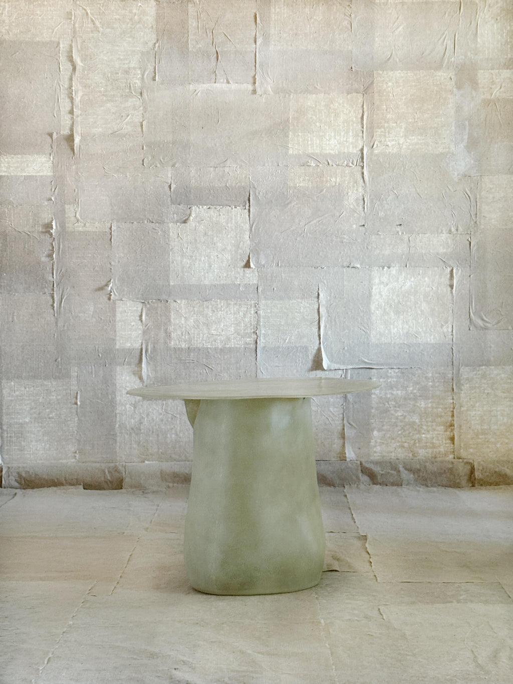 https://a.1stdibscdn.com/jade-formless-fiberglass-round-table-by-kar-for-sale-picture-3/f_12192/f_476238521763592958413/2B318DBA_FAEC_465A_9FEA_7778BC65C04C_master.JPG